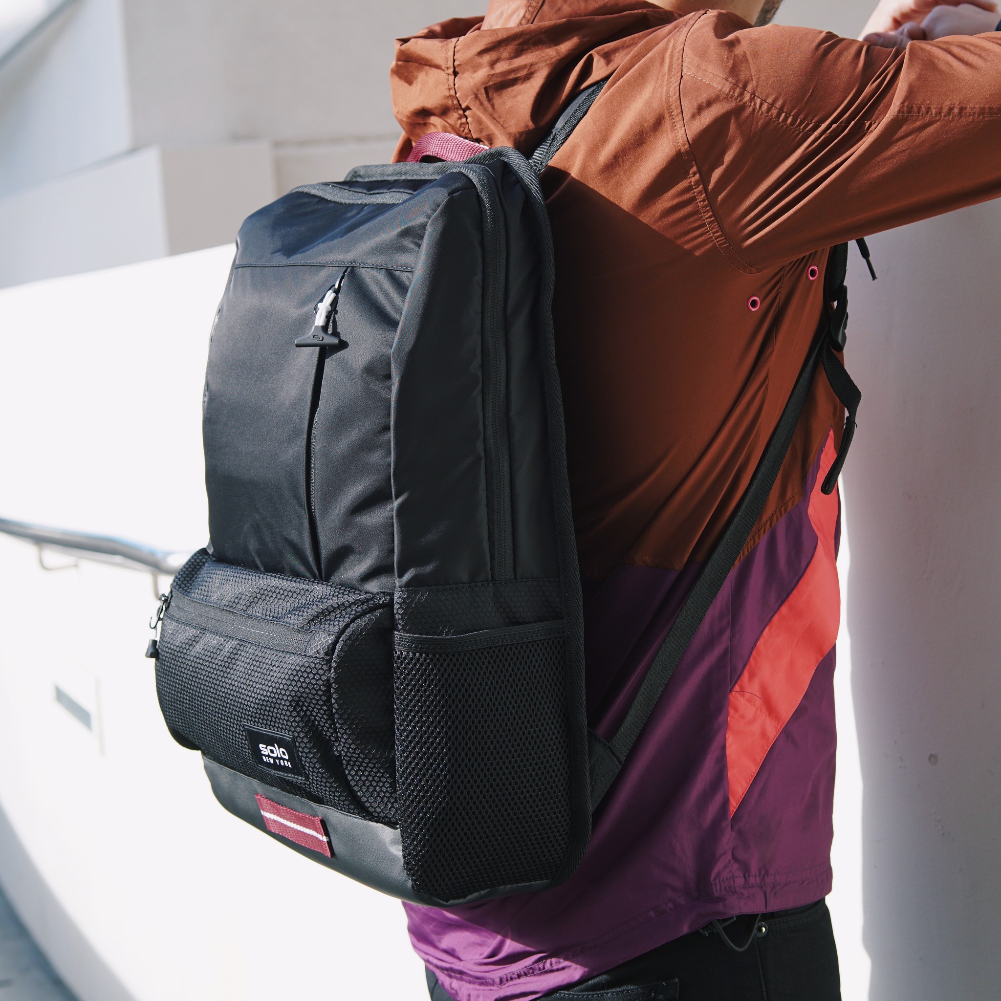 Balo Solo Varsity Draft 15.6 inch - Đen - Mã VAR701-4 - Dòng Ba lô gọn nhẹ - Chất liệu kháng nước - Bảo hành chính hãng 5 năm