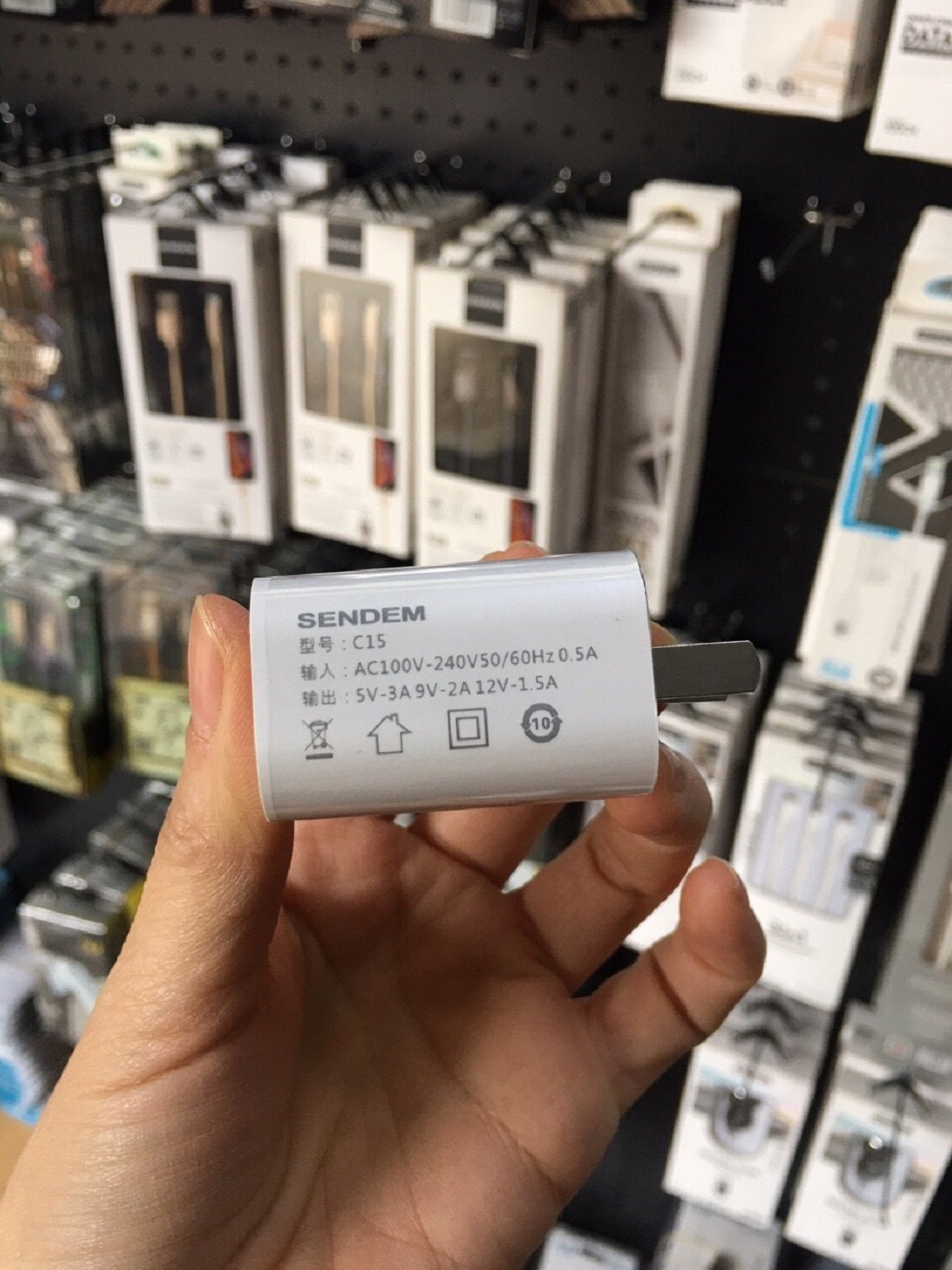 Củ sạc nhanh 18W SENDEM C15 cổng USB Type C hỗ trợ PD Super Chager cho điện thoại iPhone 11, iPhone 11 Pro, iPhone 11 Pro Max, iPad, Macbook - Hàng chính hãng
