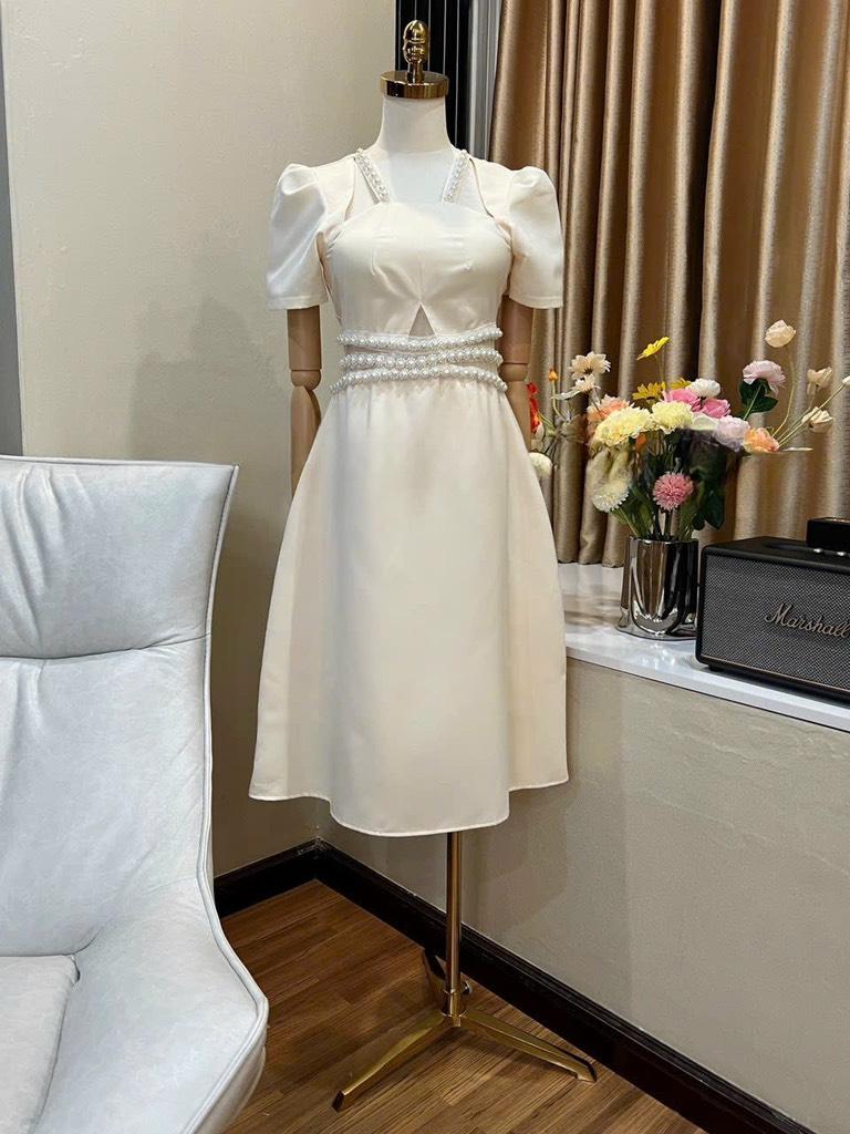 Đầm xoè tay phồng đính chuỗi eo