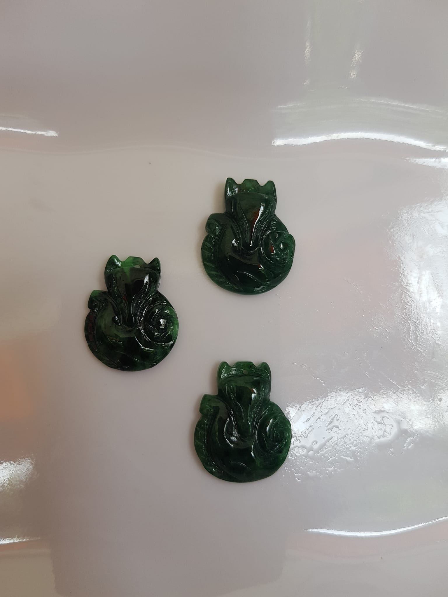 Mặt dây chuyền Hồ Ly xanh đậm bóng đẹp Size 19mmx Ngang 16mm x Sâu 4mm Chất liệu đá cẩm thạch tự nhiên xanh đậm nữ bọc vàng lên đeo đẹp sang ạ