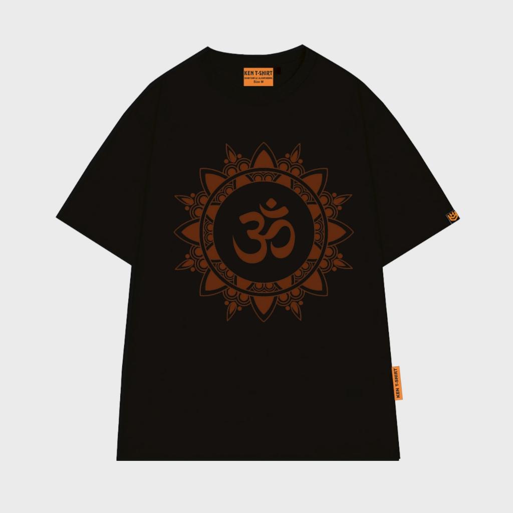 Áo thun in chữ OM nền họa tiết vòng tròn Mandala biểu tượng cho âm thanh cao quý sức mạnh tâm thức nội tại BND534