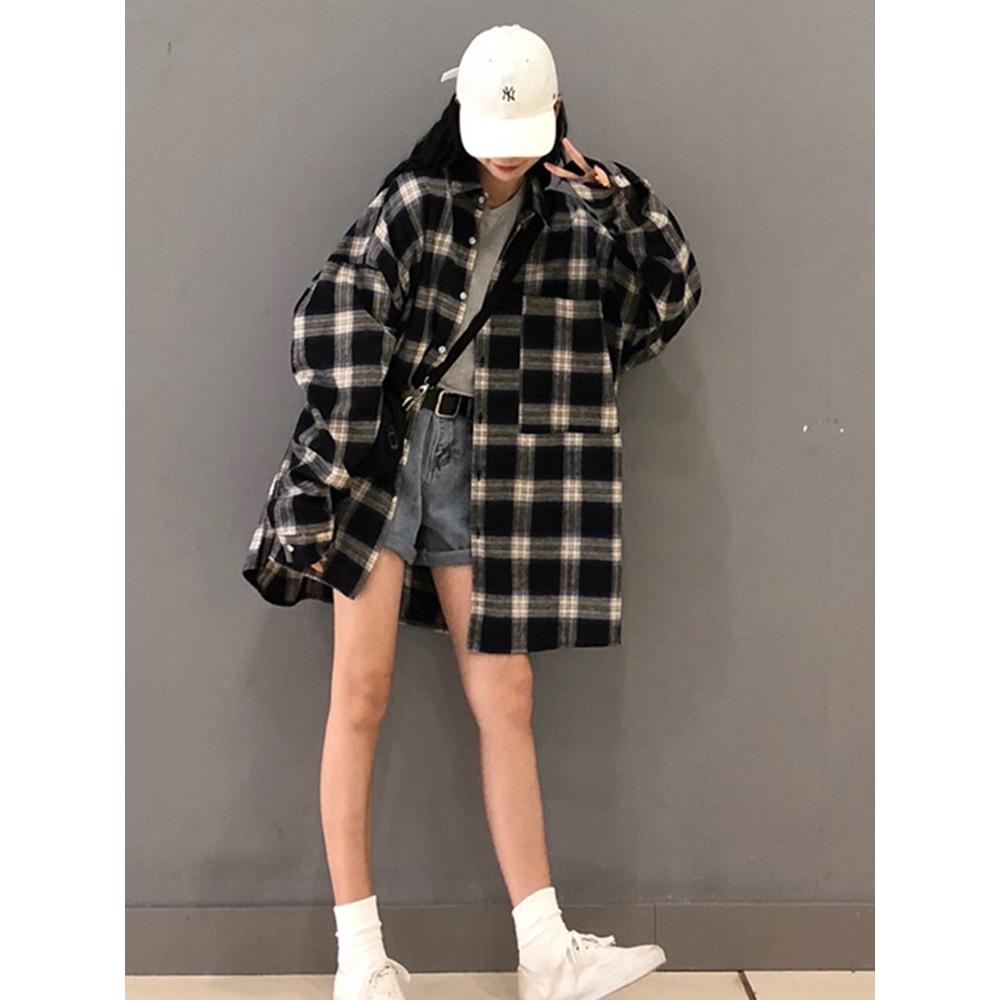 Áo sơ mi nữ form dài rộng trùm mông khoác ngoài kẻ sọc caro đen trắng Hàn Quốc