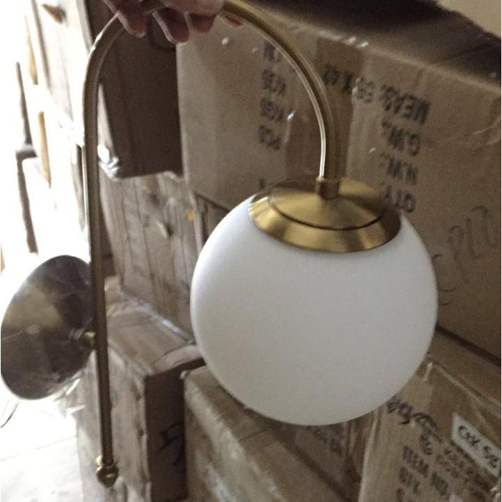 Đèn gắn tường trang trí quả cầu thủy tinh đục chưa bao gồm bóng đèn VK.11