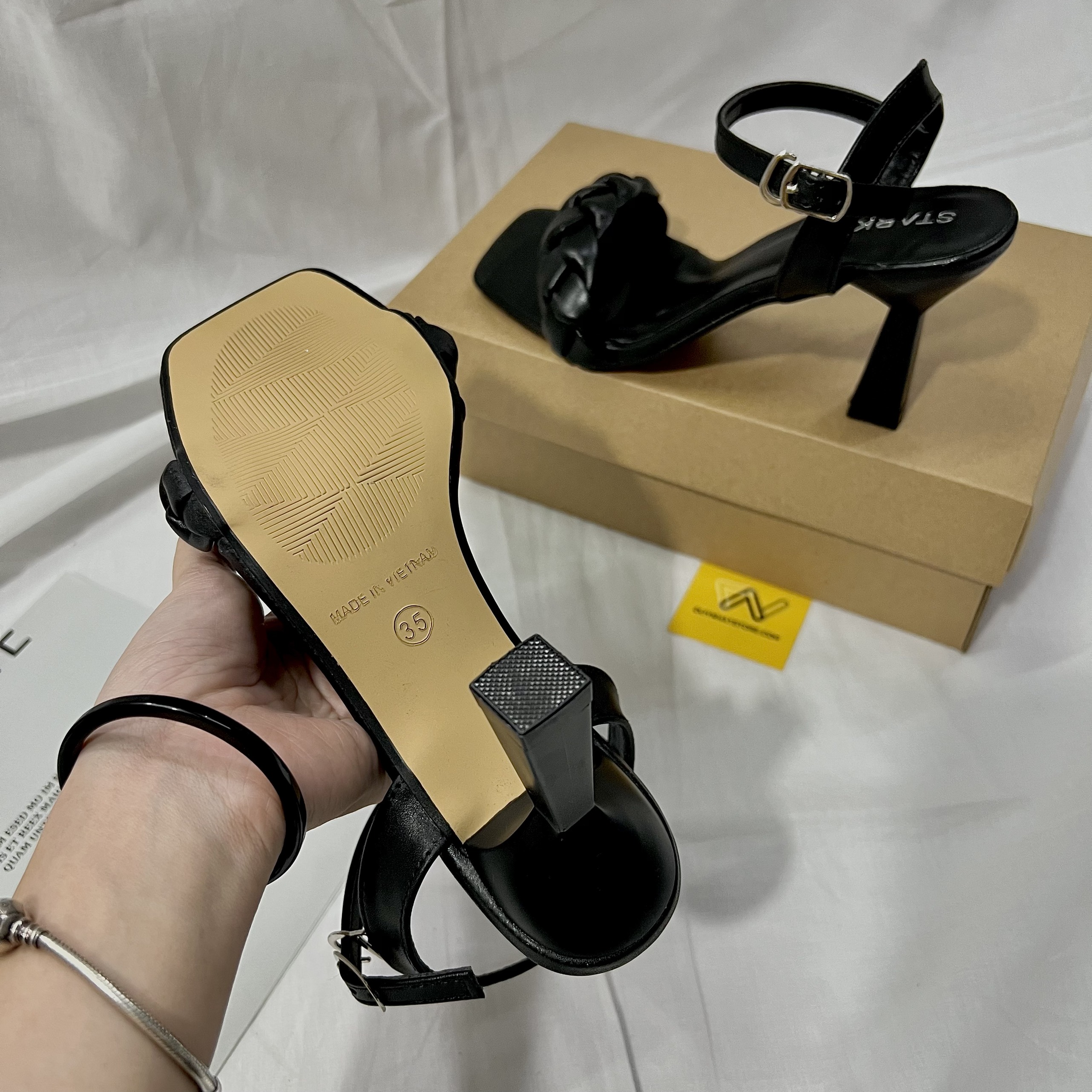 Giày Sandal Cao Gót 7cm Duy Nhật Store Phối Nơ Bính Đan Rít Nhún Gót Nhọn Da Mờ Trong Sang Trọng Thanh Lịch Màu Đen