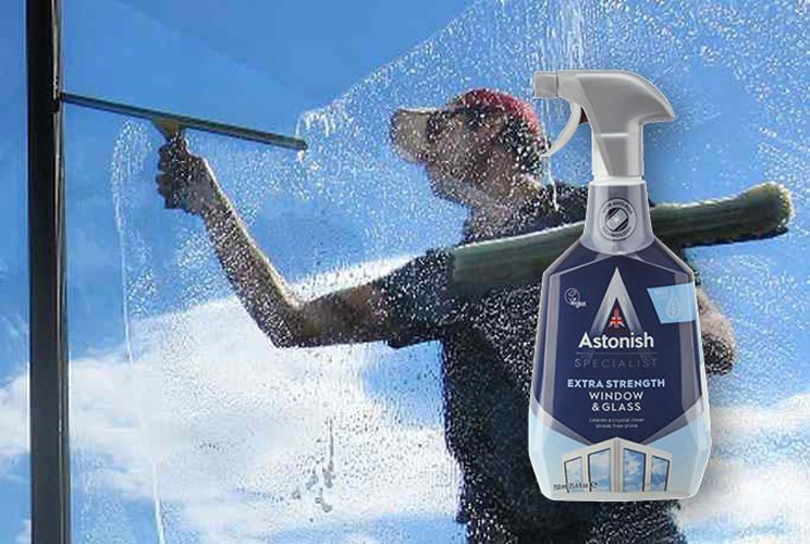 Bình xịt vệ sinh lau kính Astonish C6950 750ml làm sạch và chóng ố bám bụi trên kính nhà cửa, lau nhanh sạch chóng động hạt nước, làm sạch nhiều bề mặt khác như màng hình tivi, máy tính