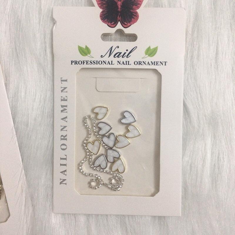 Charm nail, phụ kiện gắn móng sang chảnh