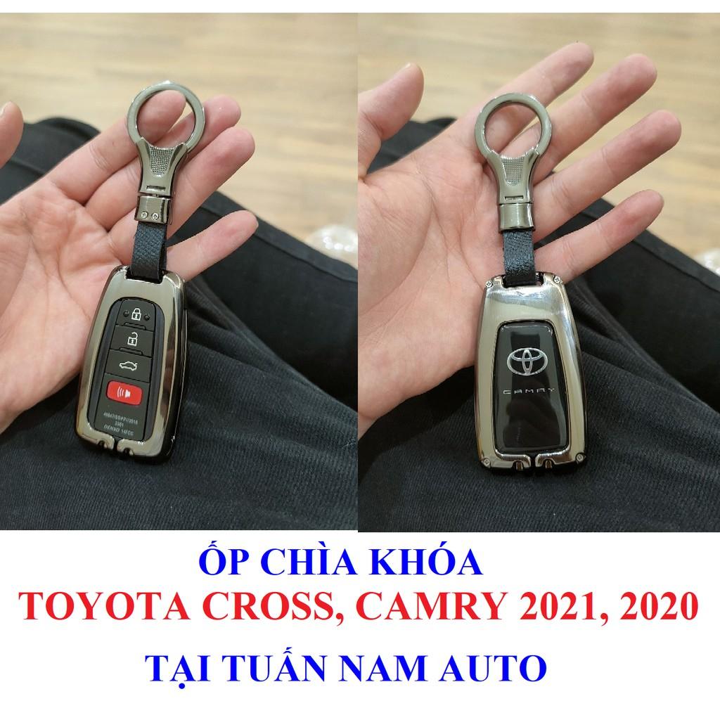 ỐP KHÓA DÀNH CHO XE TOYOTA CROSS, CAMRY 2019, 2020, 2021 HỢP KIM