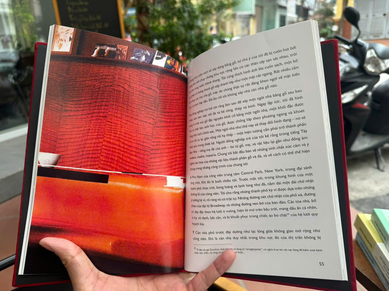 (Bìa vải, In màu) SUY TƯ KIẾN TRÚC – Peter Zumthor – NXB Xây Dựng