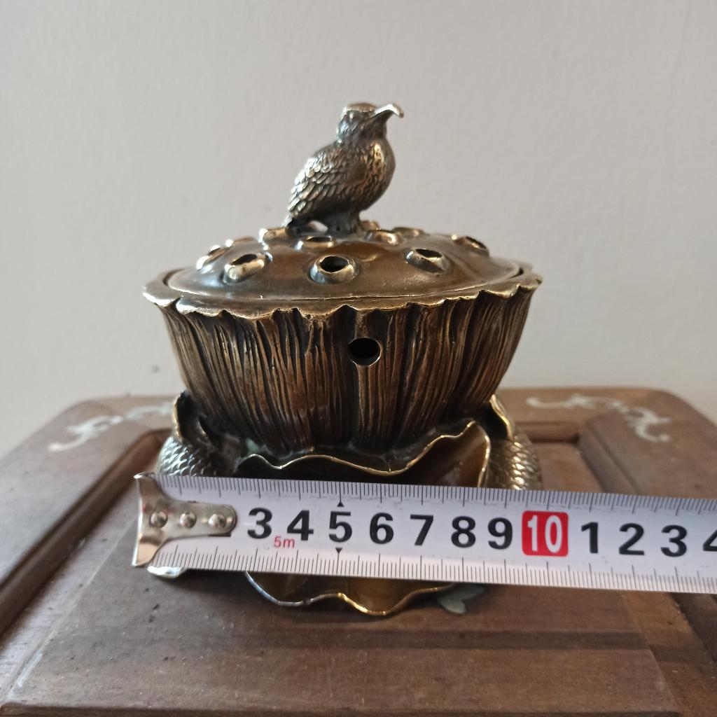 Lư Đồng Xông Trầm Hương, Lư xông trầm ngư điểu bằng đồng hun nâu giả cổ, Lư xông trầm cá chép dưới đài sen