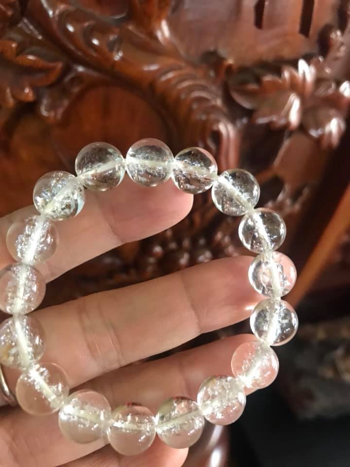 Vòng thạch anh trắng tuyết mới đá thiên nhiên size 10,5mm  nữ mệnh kim , thủy đúng cung sanh