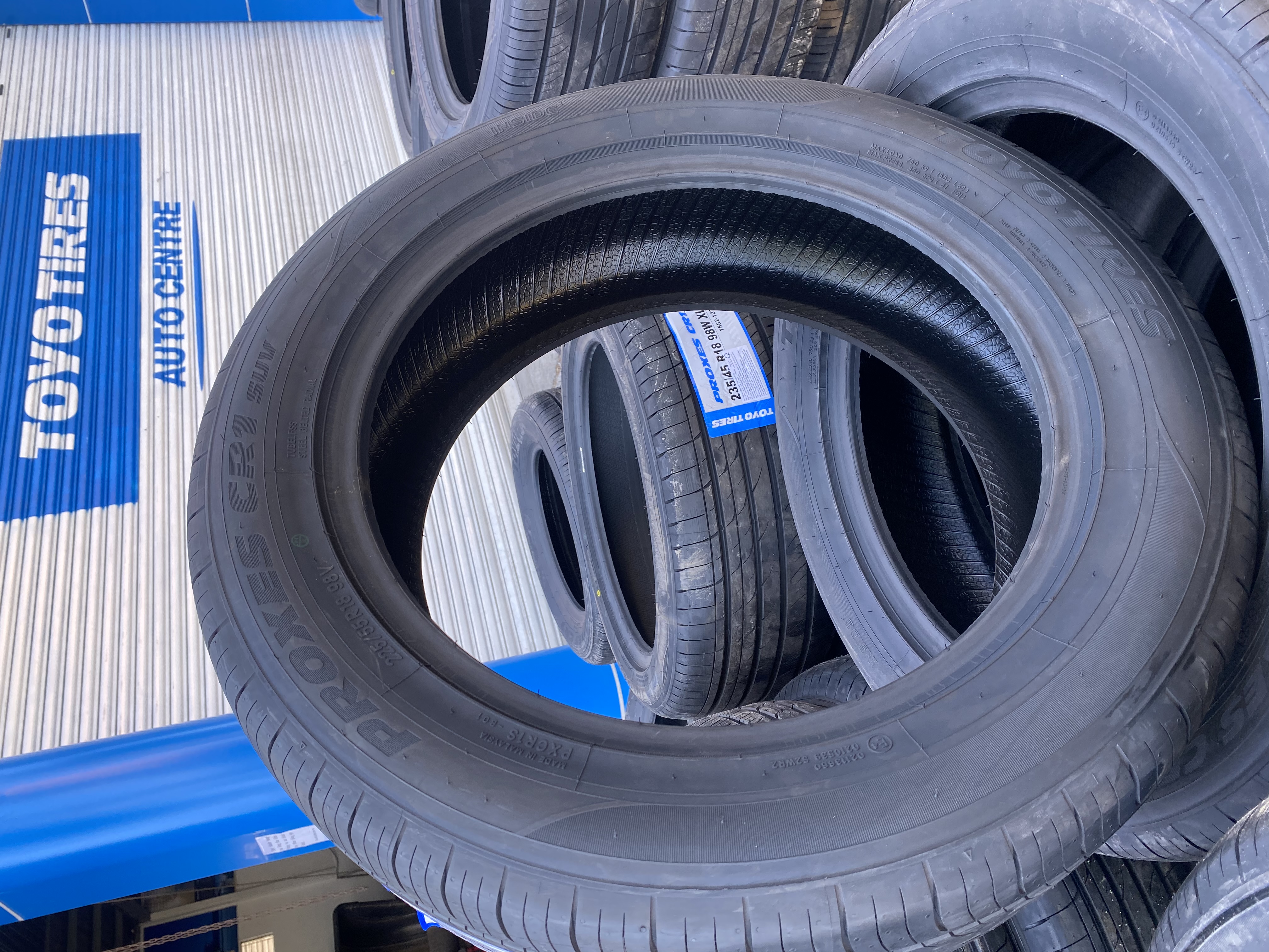 Lốp Toyo 215/45r17