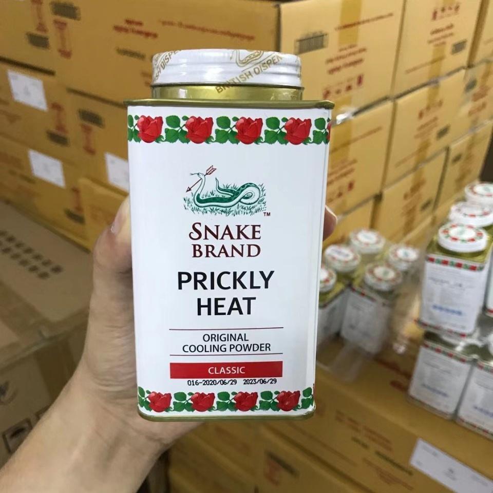 Phấn lạnh Snake Brand Prickly Heat Cooling powder Thái Lan 140g