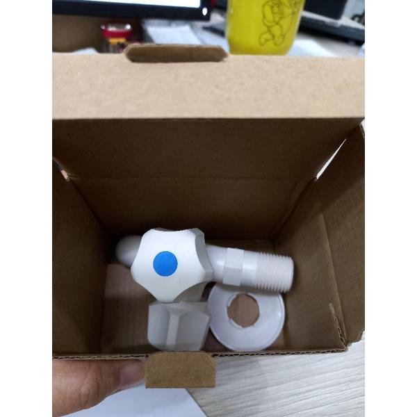 W038P - Vòi gắn tường lạnh phi 21