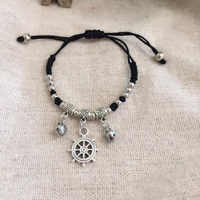 Vòng tay HandMade dây đen bánh lái phối chuông