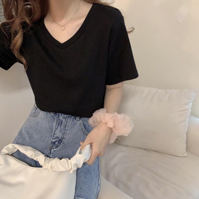 ÁO THUN TRON CỔ TIM VẢI COTTON HÀNG CỰC ĐẸP GIÁ CỰC TỐT LÀ MÓN ĐỒ PHẢI CÓ TRONG TỦ ĐỒ CỦA CHỊ EM PHỤ NỮ