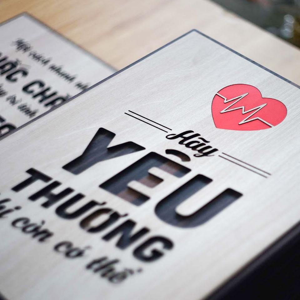 Tranh tạo động lực TBIG115: Hãy yêu thương khi còn có thể 40x55cm