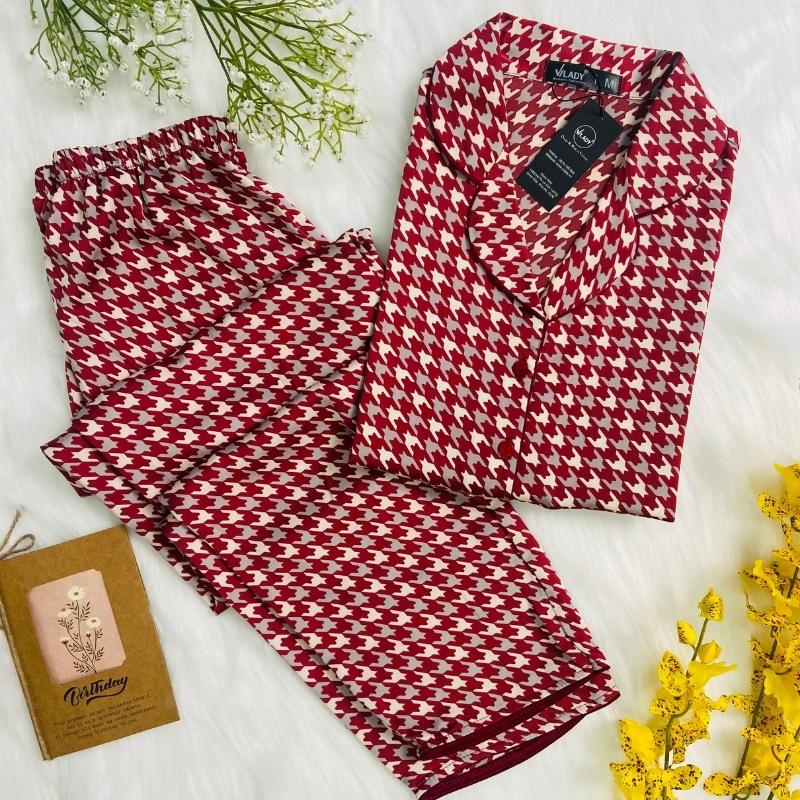 Bộ đồ Pyjama nữ, đồ mặc nhà lụa VILADY - B141 kiểu tay cộc quần dài họa tiết Ziczac chất liệu lụa Pháp (lụa latin) - Màu đỏ