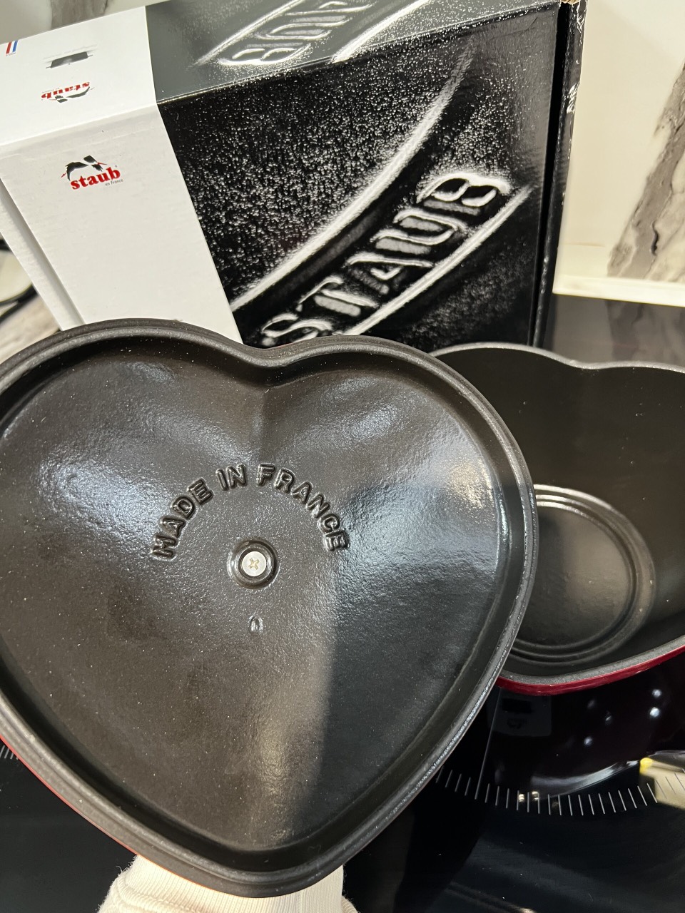 NỒI TRÁI TIM STAUB COCOTTE RUND KIRSCHROT HEIZ 20CM