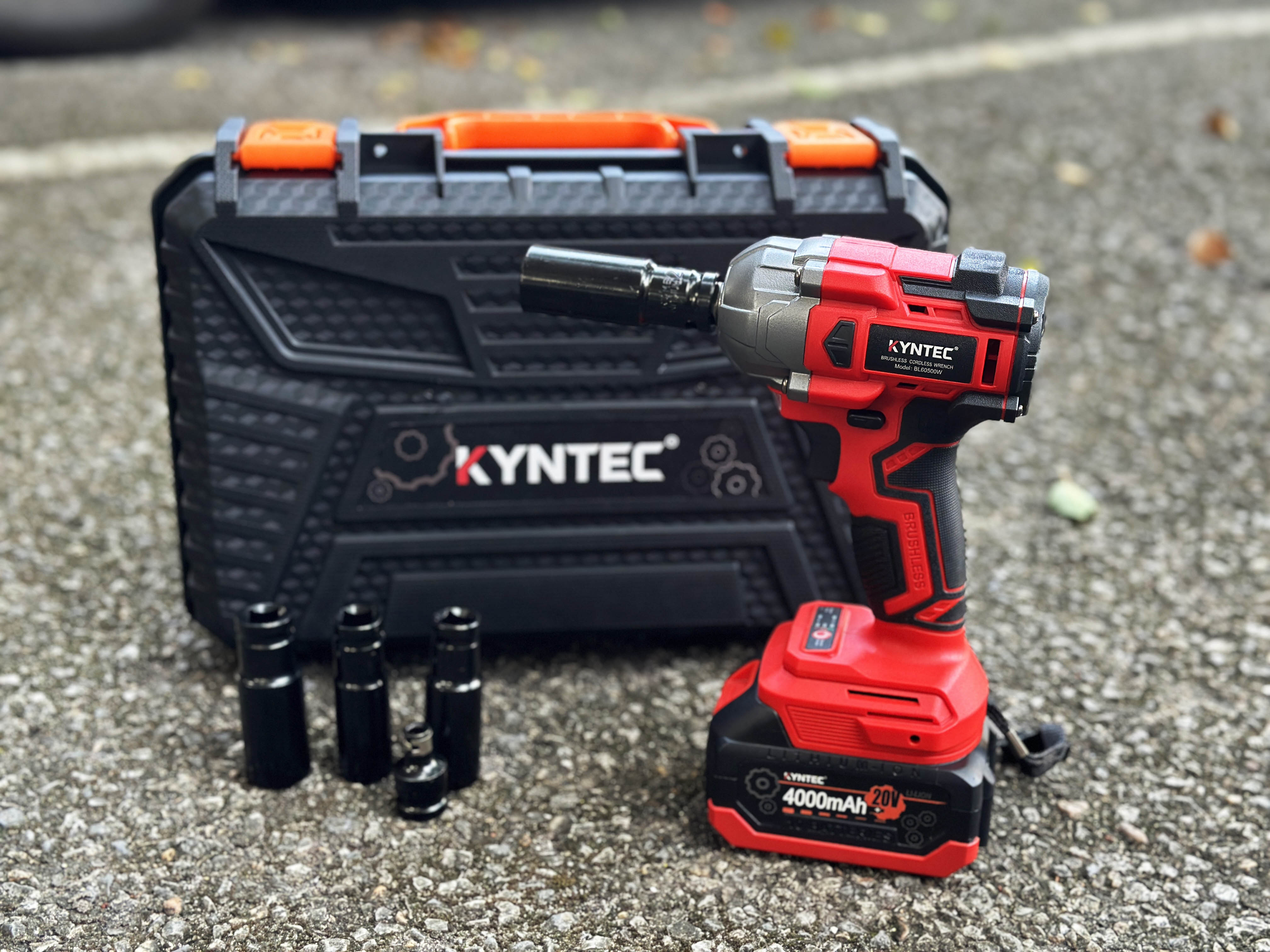 Máy siết bulong bu lông bộ 2 pin Kynko Kyntec BL60500W 20V 4.0Ah 10 cell không chổi than siêu khỏe