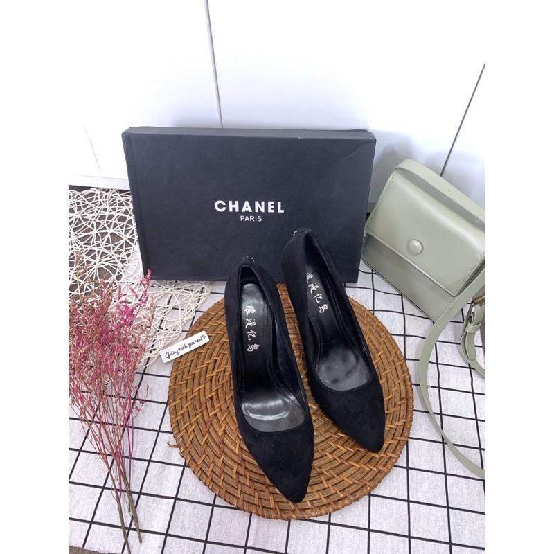 Giày cao gót bít mũi trơn da lộn