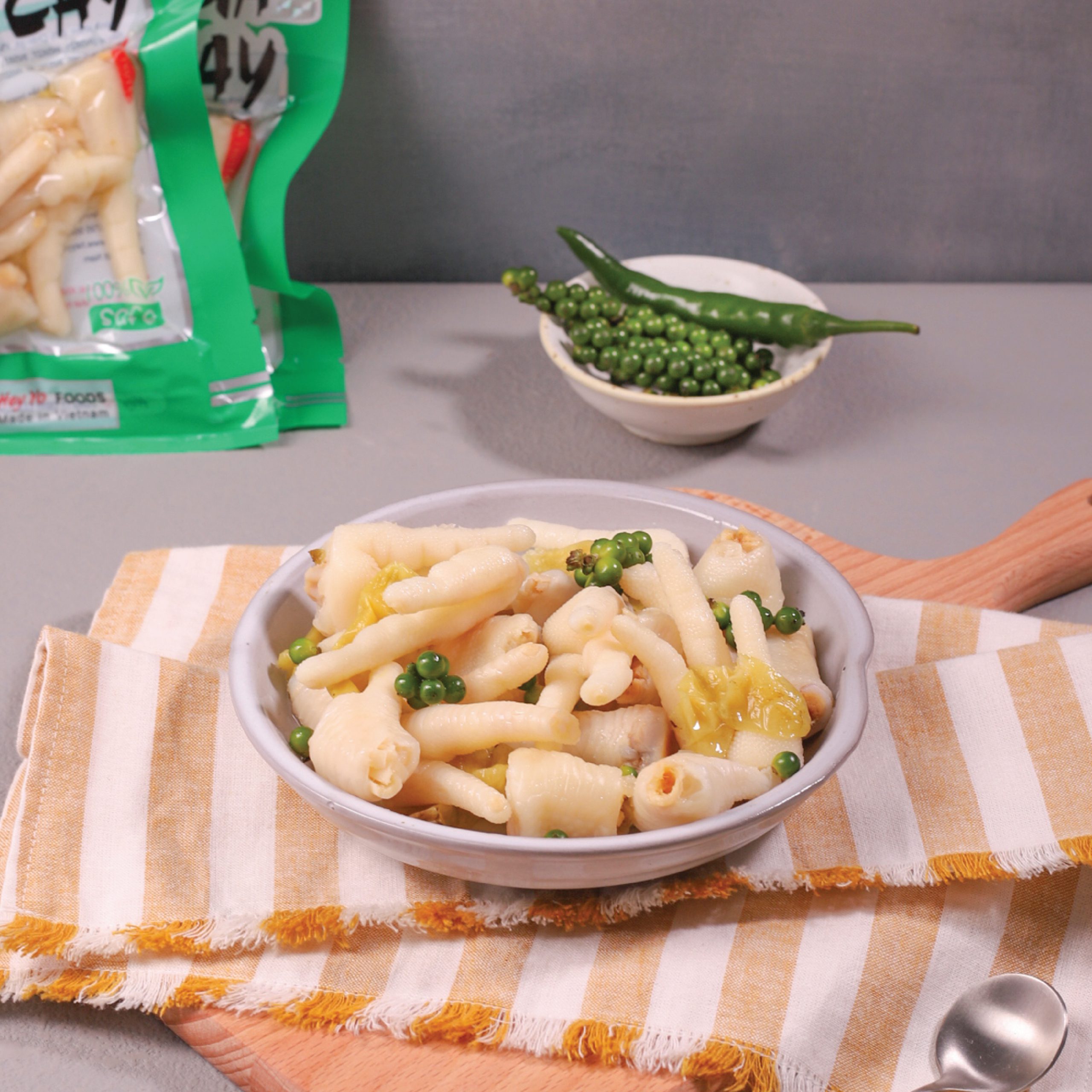 Chân gà cay sả ớt Việt Nam - đồ ăn vặt siêu ngon gói 80g, chân gà sạch Hey Yo đảm bảo ATTP