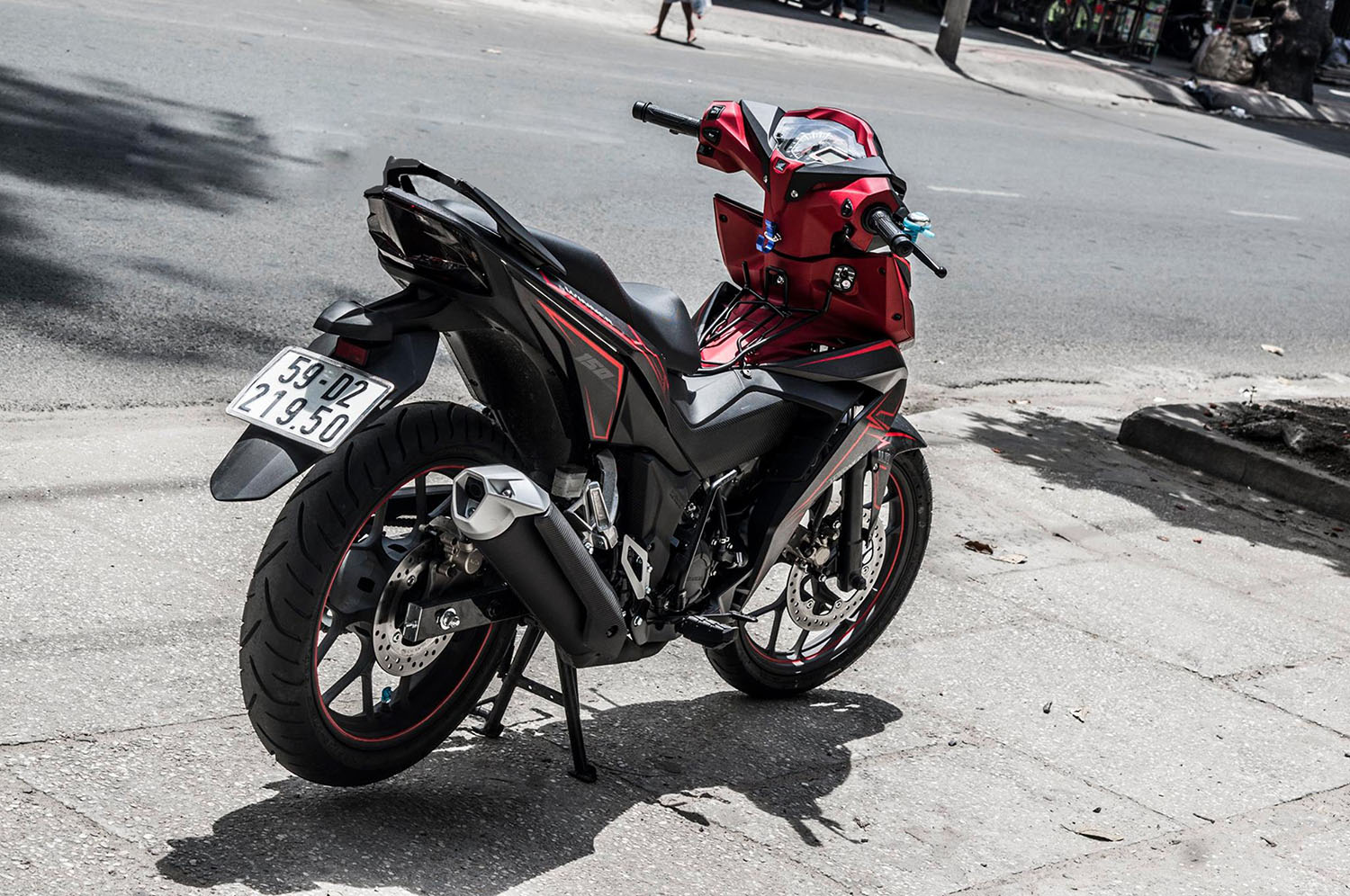 Tem trùm Winner 150 Red Lighting