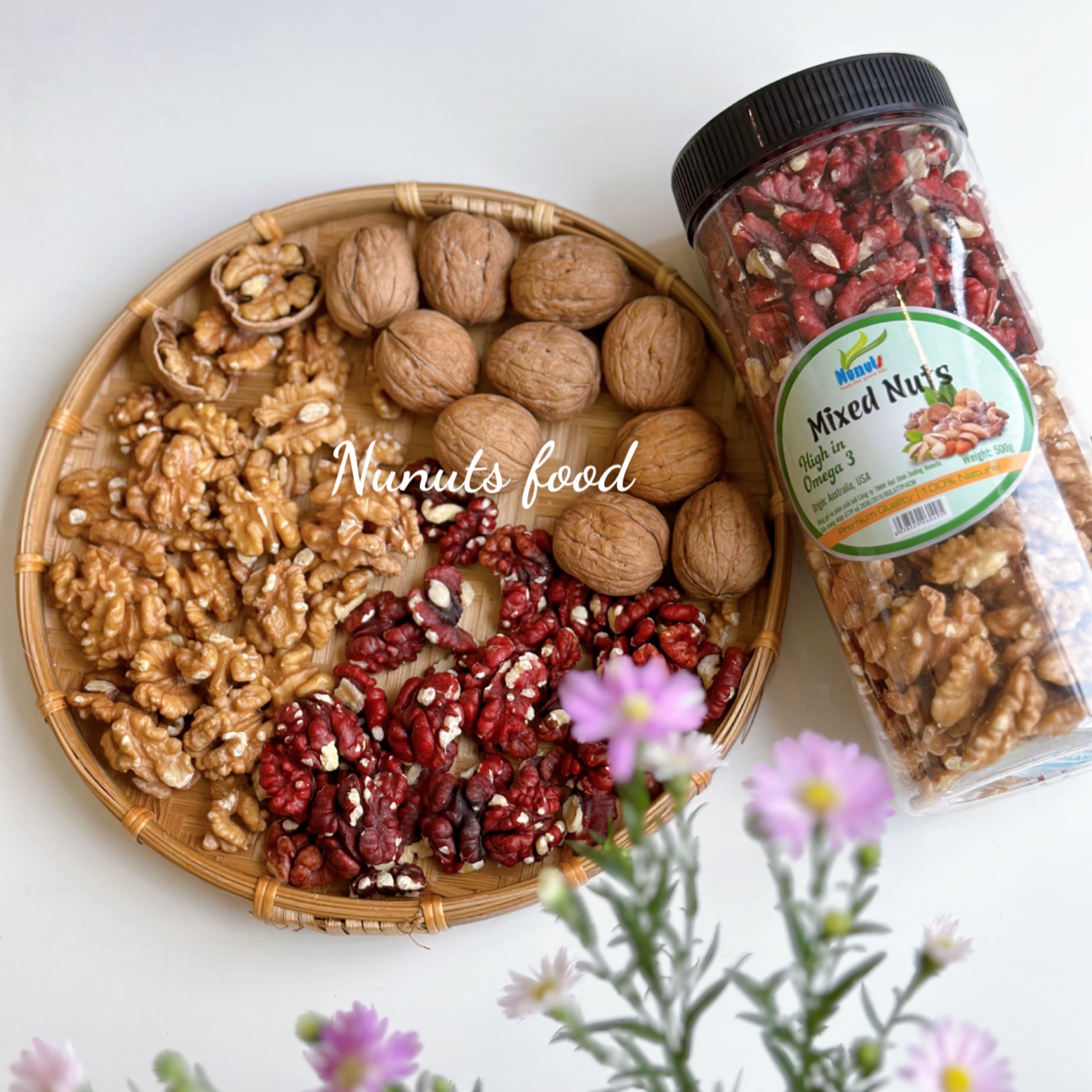 Mix hạt dinh dưỡng gồm 2 loại óc chó đã tách vỏ Mỹ có loại làm sữa, sấy giòn và nướng mật ong Nunuts