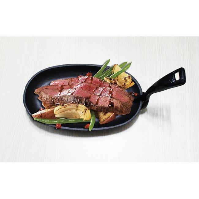 Khay làm beefsteak có đính kèm tay cầm giúp không nóng tay có chống dính