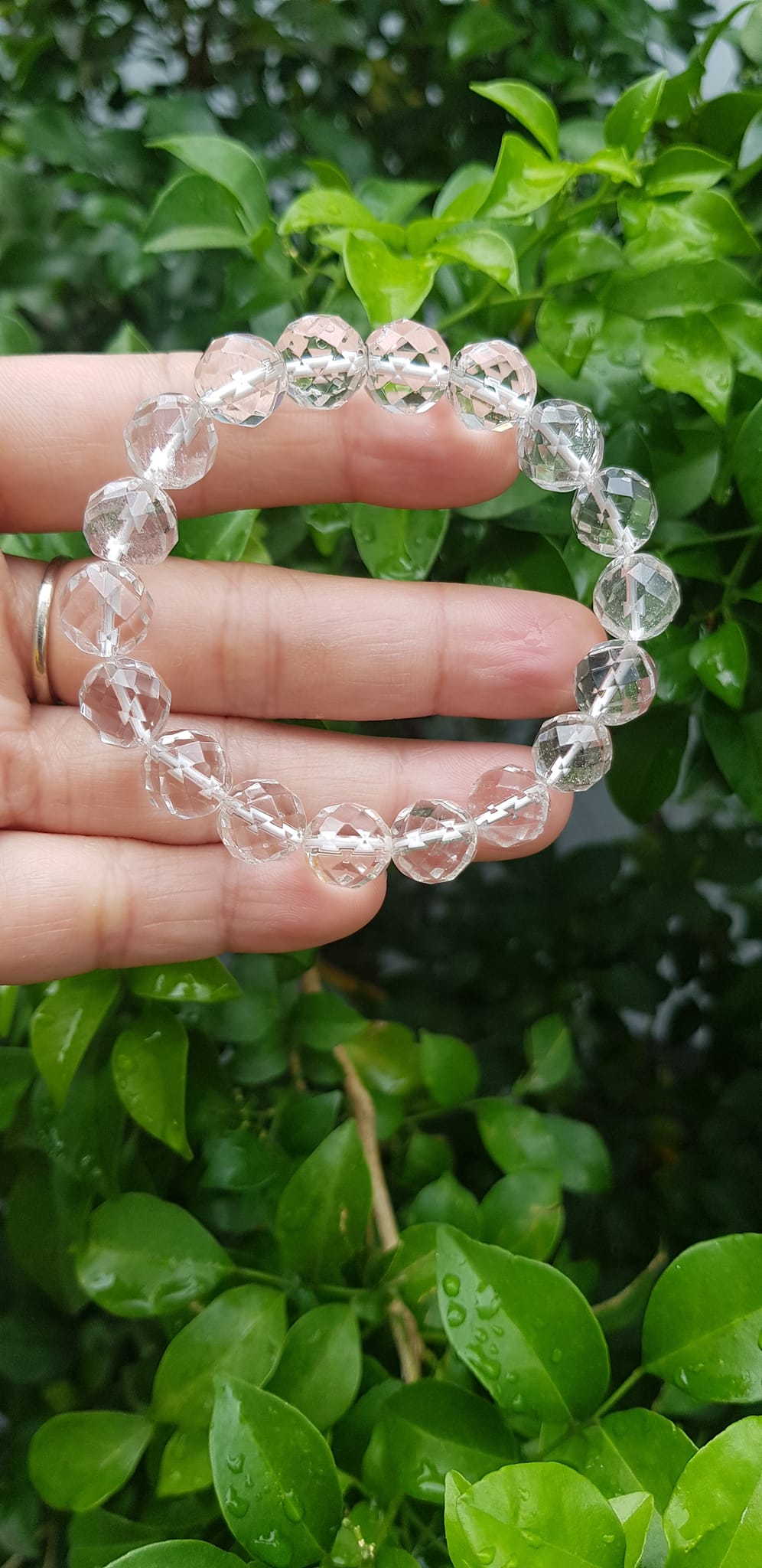 Vòng tay phong thủy nữ đá thạch anh trắng giác tự nhiên Size vòng 10mm Chất liệu đá thạch anh màu trắng tinh khôi giác đẹp ạ