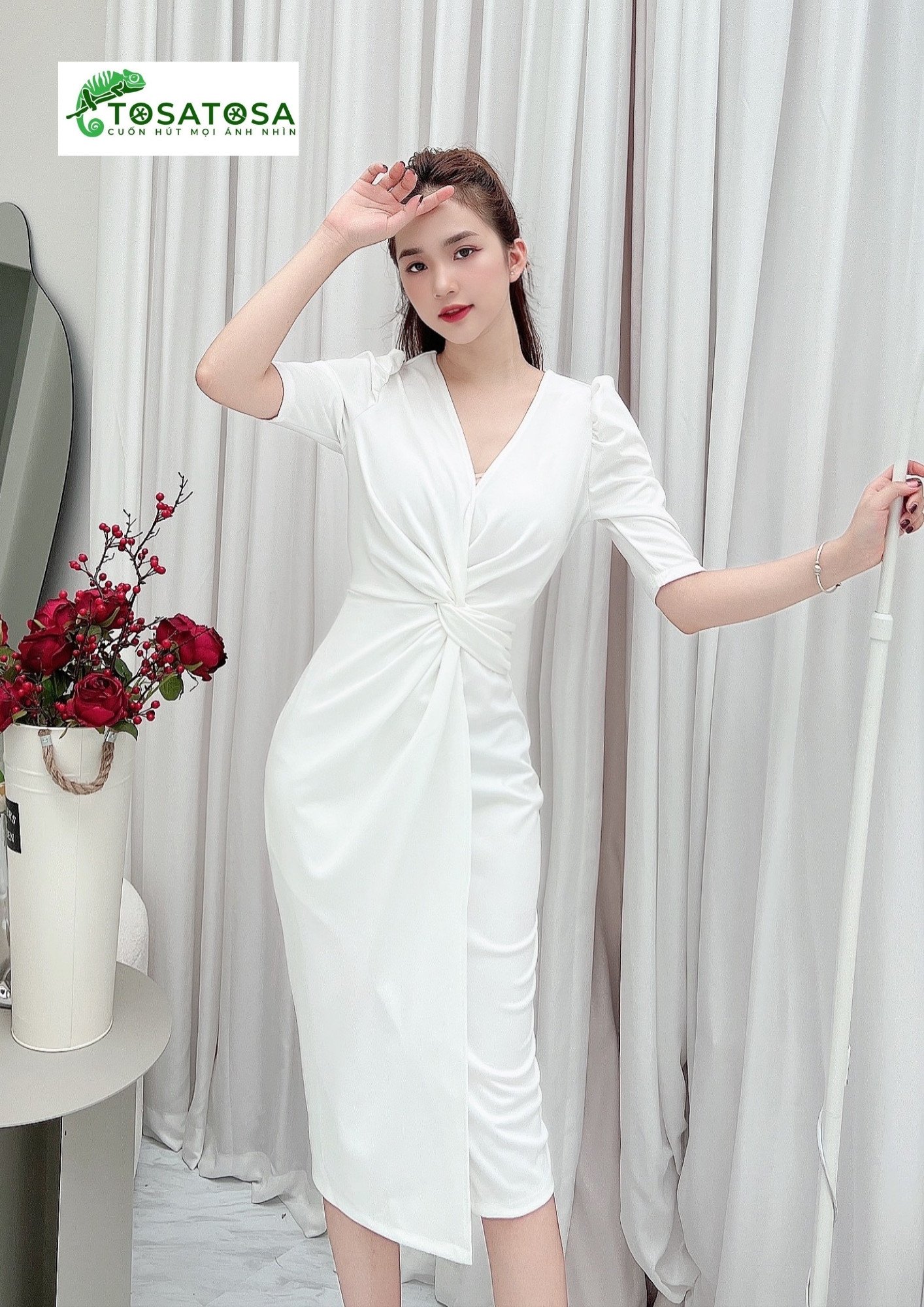 Váy Ôm Xoắn Eo Xẻ Gối Thiết Kế Vô Cùng Độc Đáo Tay Bồng Nhẹ Dịu Dàng Cổ Tim Tôn Lên Vòng 1 Quyến Rũ Mảnh Mai