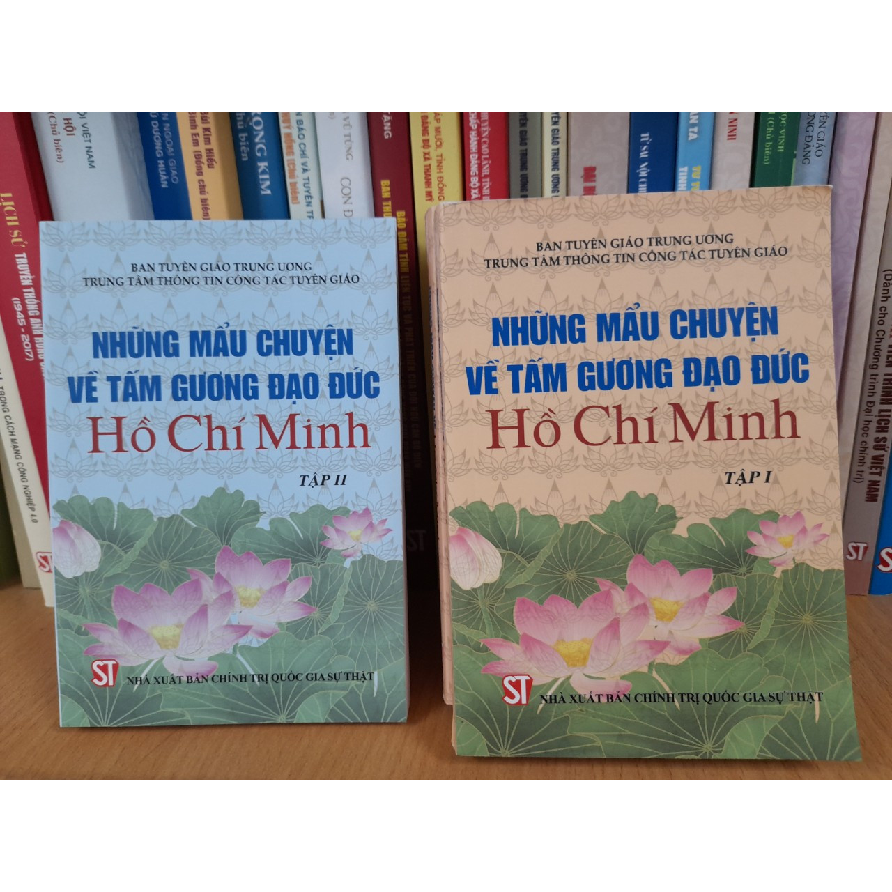 Những Mẩu Chuyện Về Tấm Gương Đạo Đức Hồ Chí Minh (gồm 2 tập)