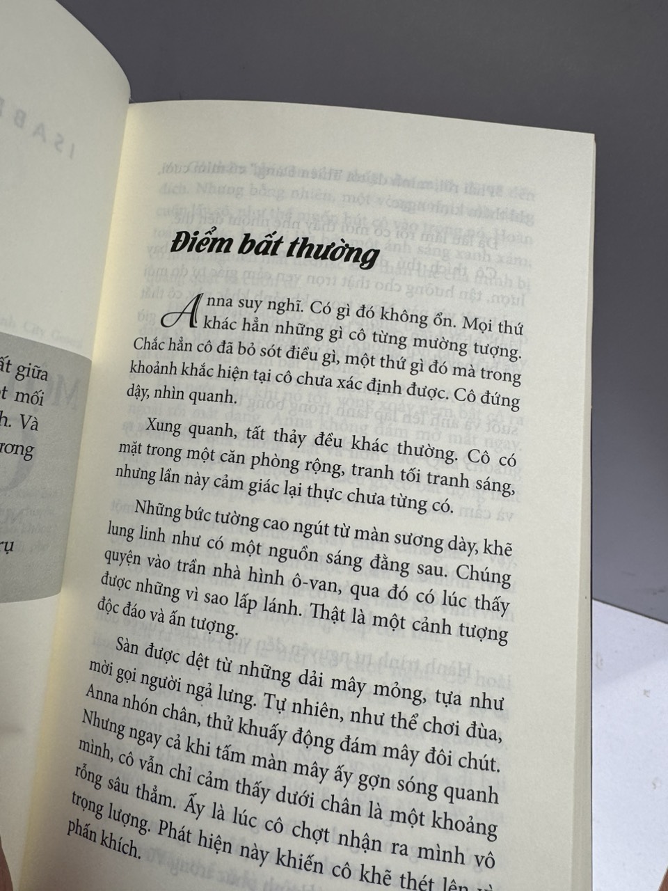 CHỈ CÁCH NGƯỜI MỘT NHỊP ĐẬP CON TIM - Isabelle Müller - Trương Thùy An dịch - Nhà xuất bản Tổng Hợp Thành Phố Hồ Chí Minh.