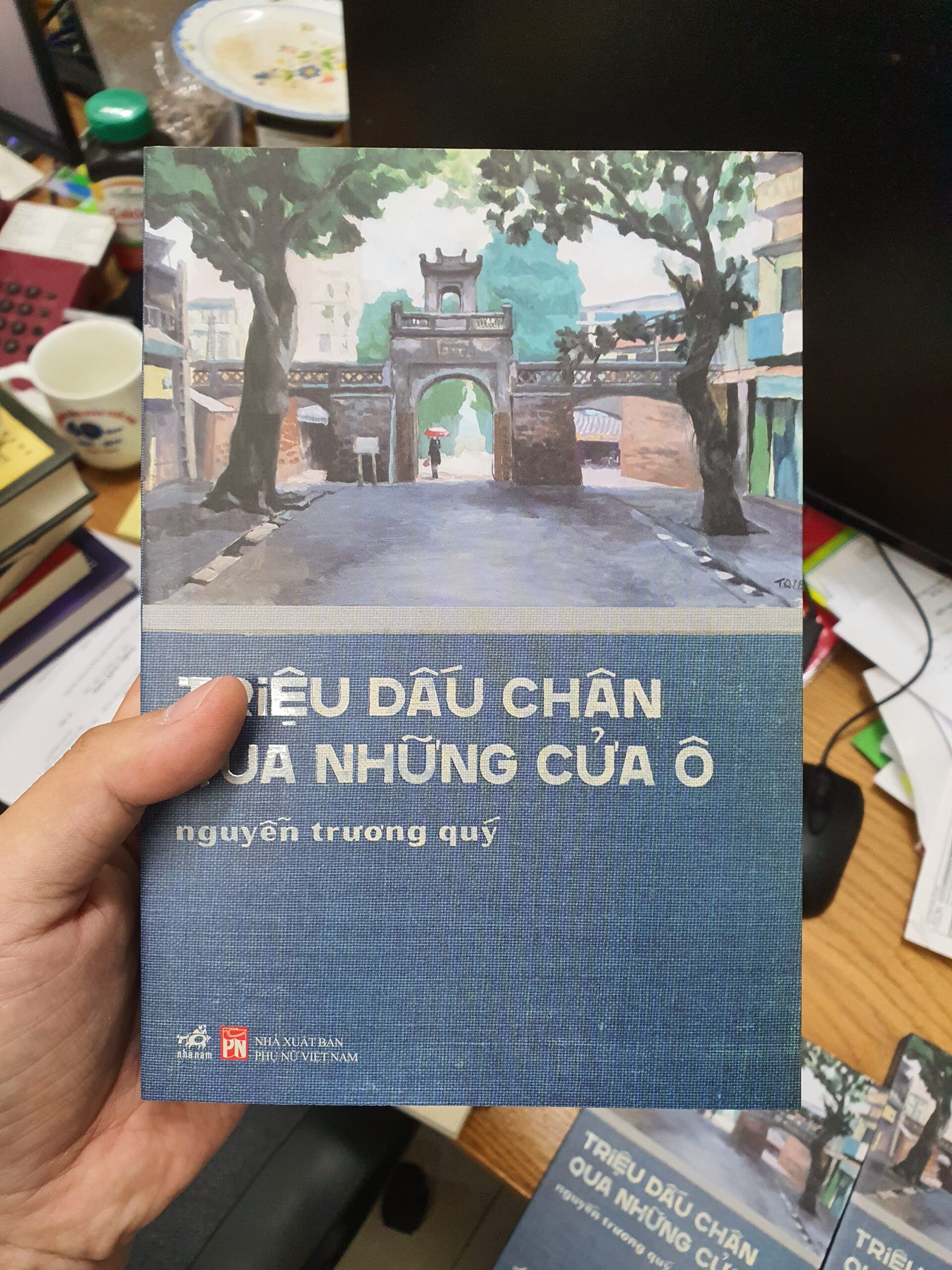 Combo 2 Cuốn Khám Phá Đường Phố Hà Nội: Triệu Dấu Chân Qua Những Cửa Ô + Hà Nội Băm Sáu Phố Phường