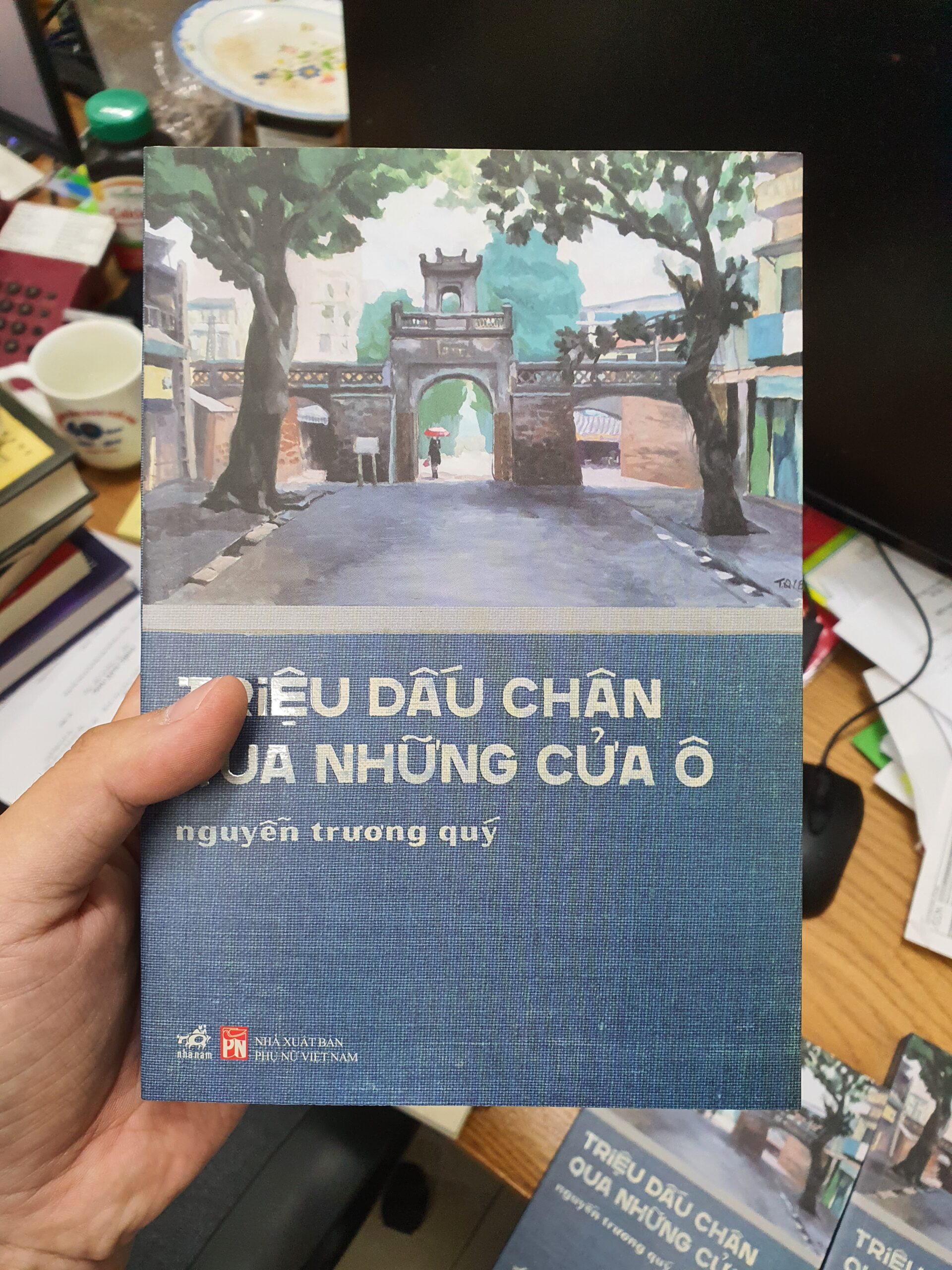 Combo 2 Cuốn Khám Phá Đường Phố Hà Nội: Triệu Dấu Chân Qua Những Cửa Ô + Hà Nội Băm Sáu Phố Phường (Sách Nhã Nam)