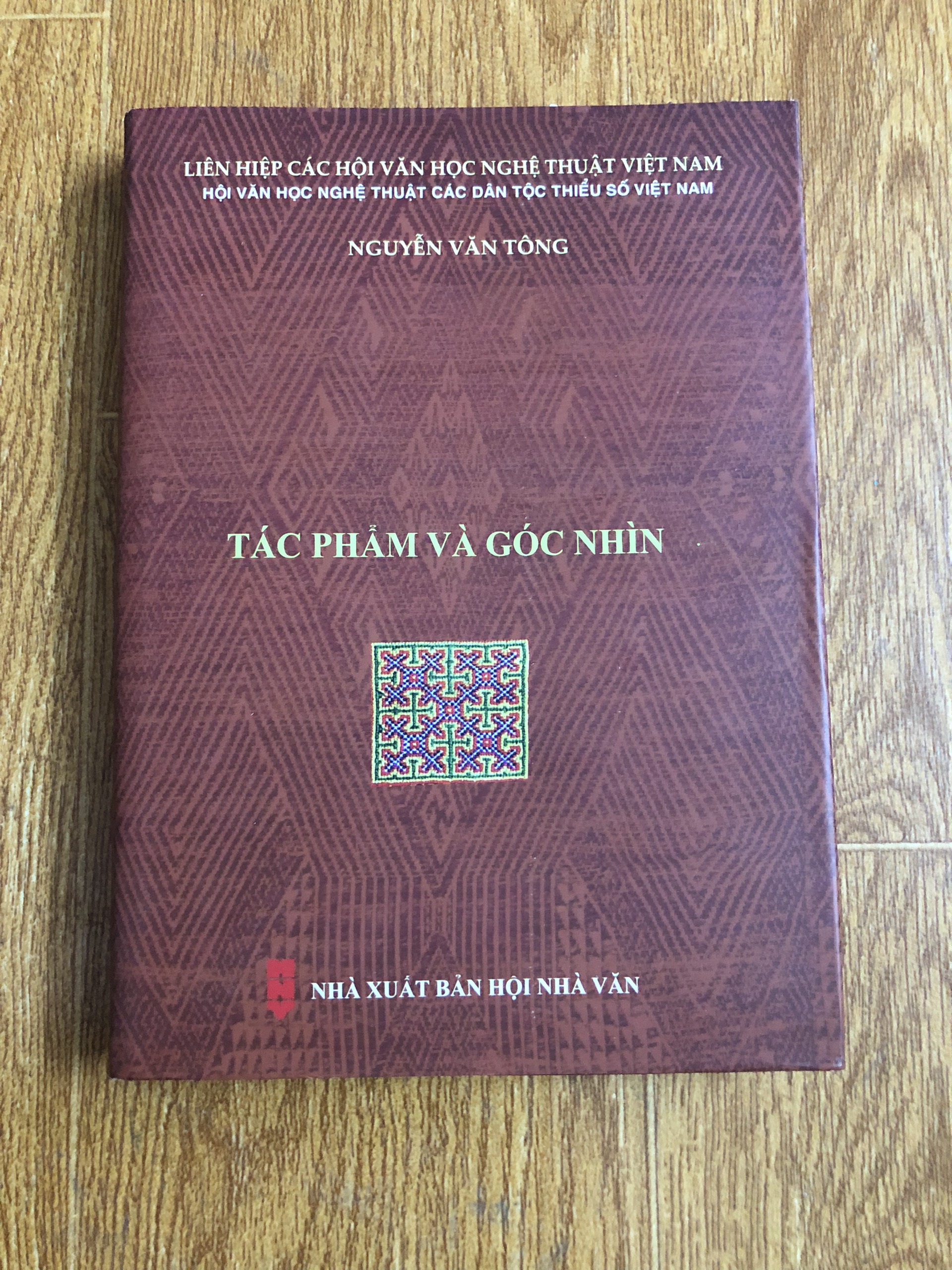 TÁC PHẨM VÀ GÓC NHÌN - NGUYỄN VĂN TÔNG (PHÊ BÌNH VĂN HỌC)