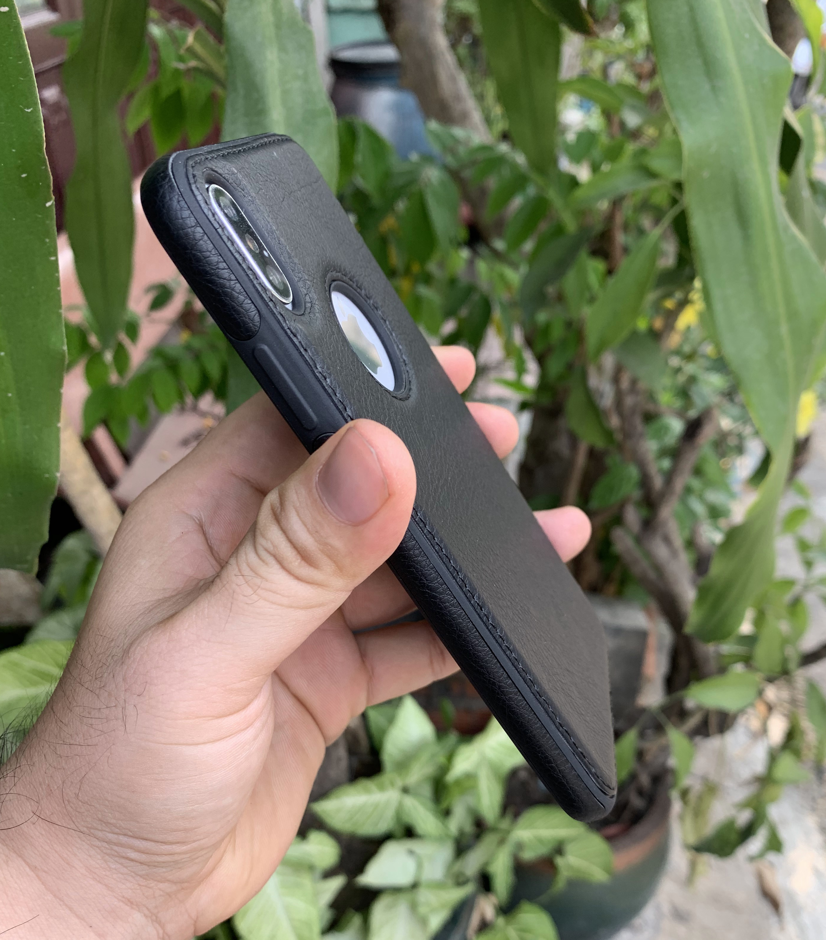 Ốp da đen cao cấp dành cho iPhone X vs iPhone XS