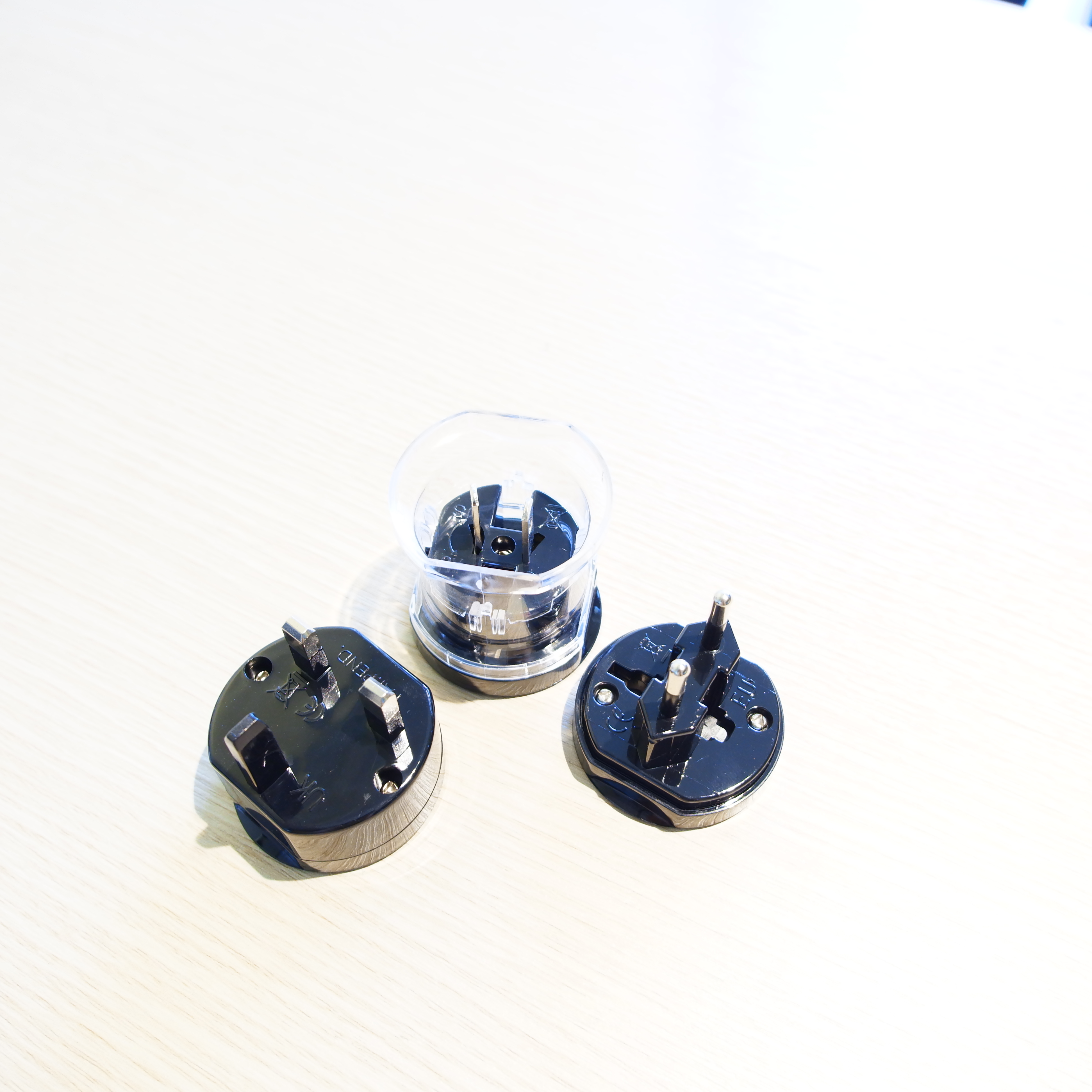Ổ cắm du lịch - Travel adapter