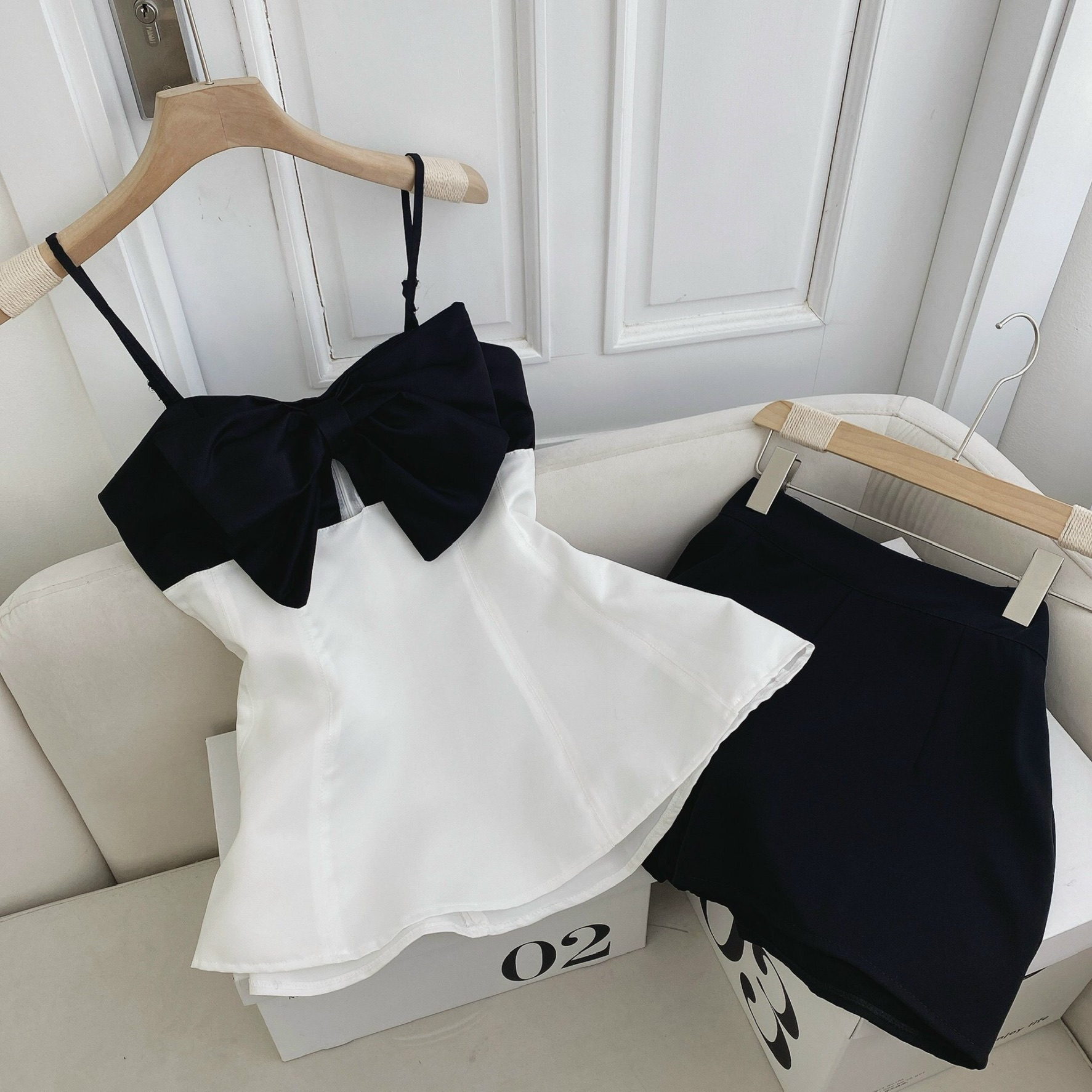 Set áo 2 dây nơ ngực kèm quần short sang chảnh