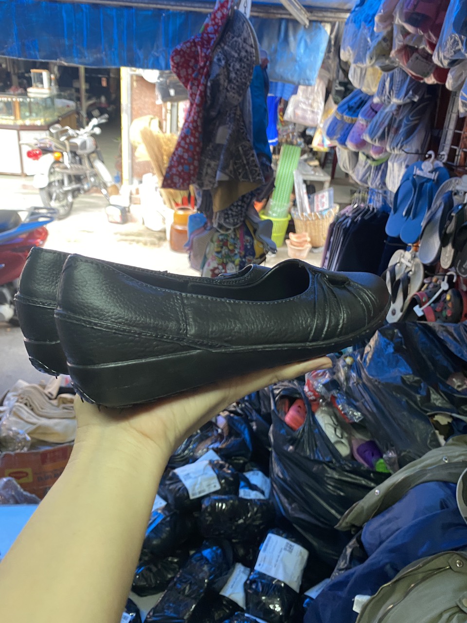 Giày nhựa dẻo mềm đen nữ 1699(size 36-40)