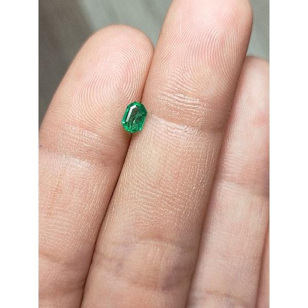 9* L hạt LỤC BẢO màu xanh (THIÊN NHIÊN)