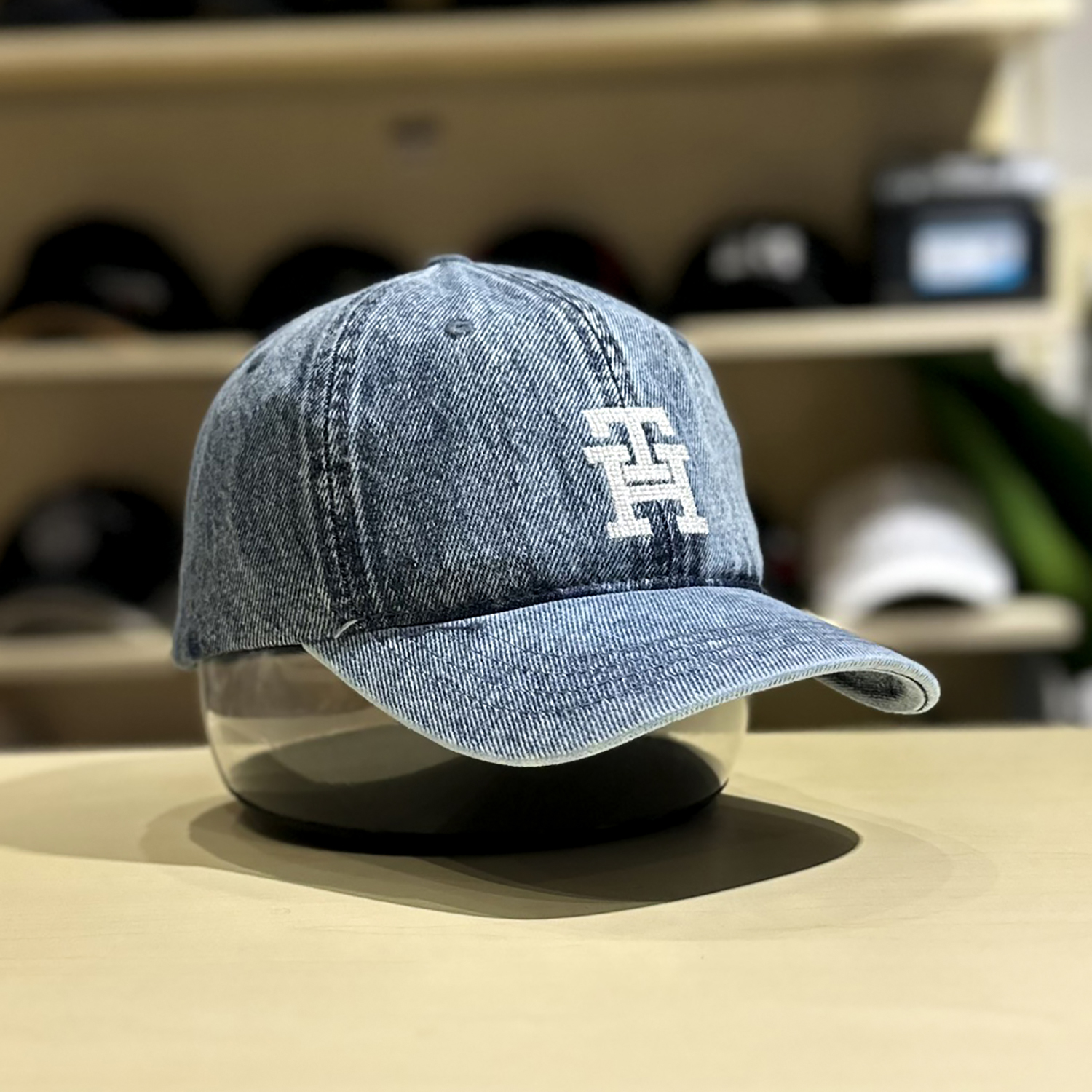 Nón kết, mũ lưỡi trai Tom phối vải jeans form đẹp thời trang đường phố