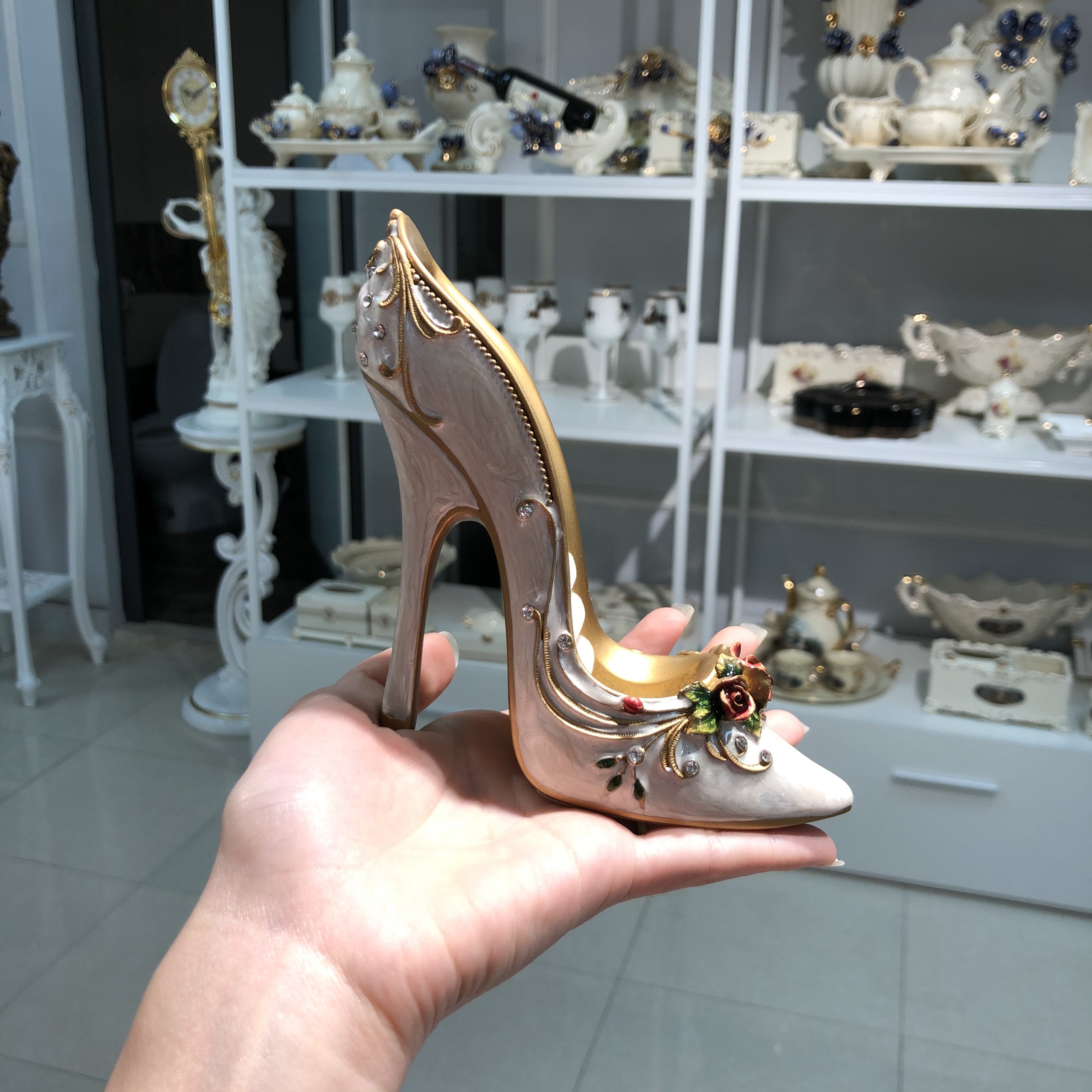 Giày đựng nhẫn - Giày trang trí - Giày đựng trang sức - Giày đựng trang sức tân cổ điển- Giày để nhẫn HD4 Chất liệu hợp kim phủ bóng sứ