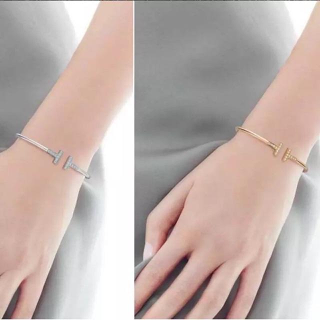 Vòng tay titan nữ không đen V45