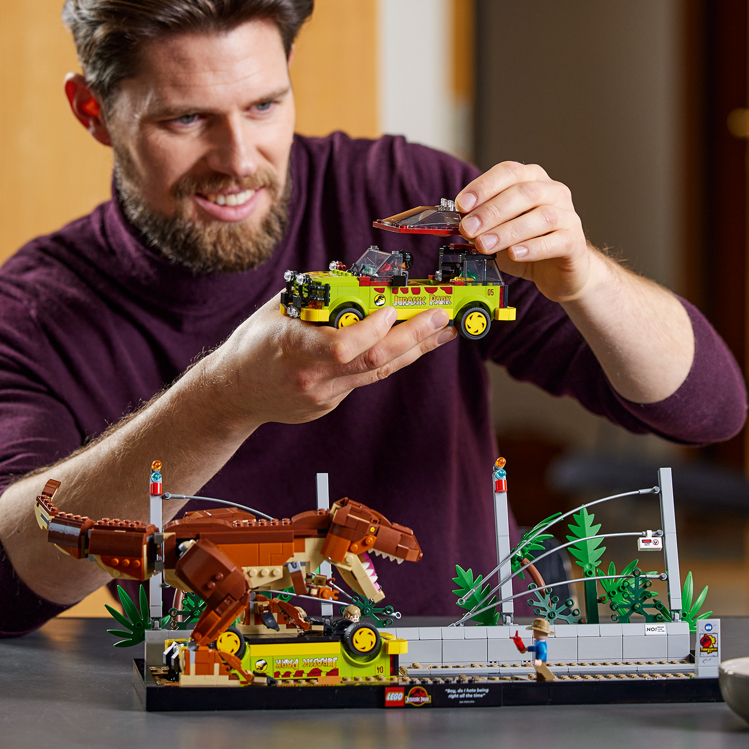 LEGO JURASSIC WORLD 76956 Khủng Long Bạo Chúa Xổng Chuồng