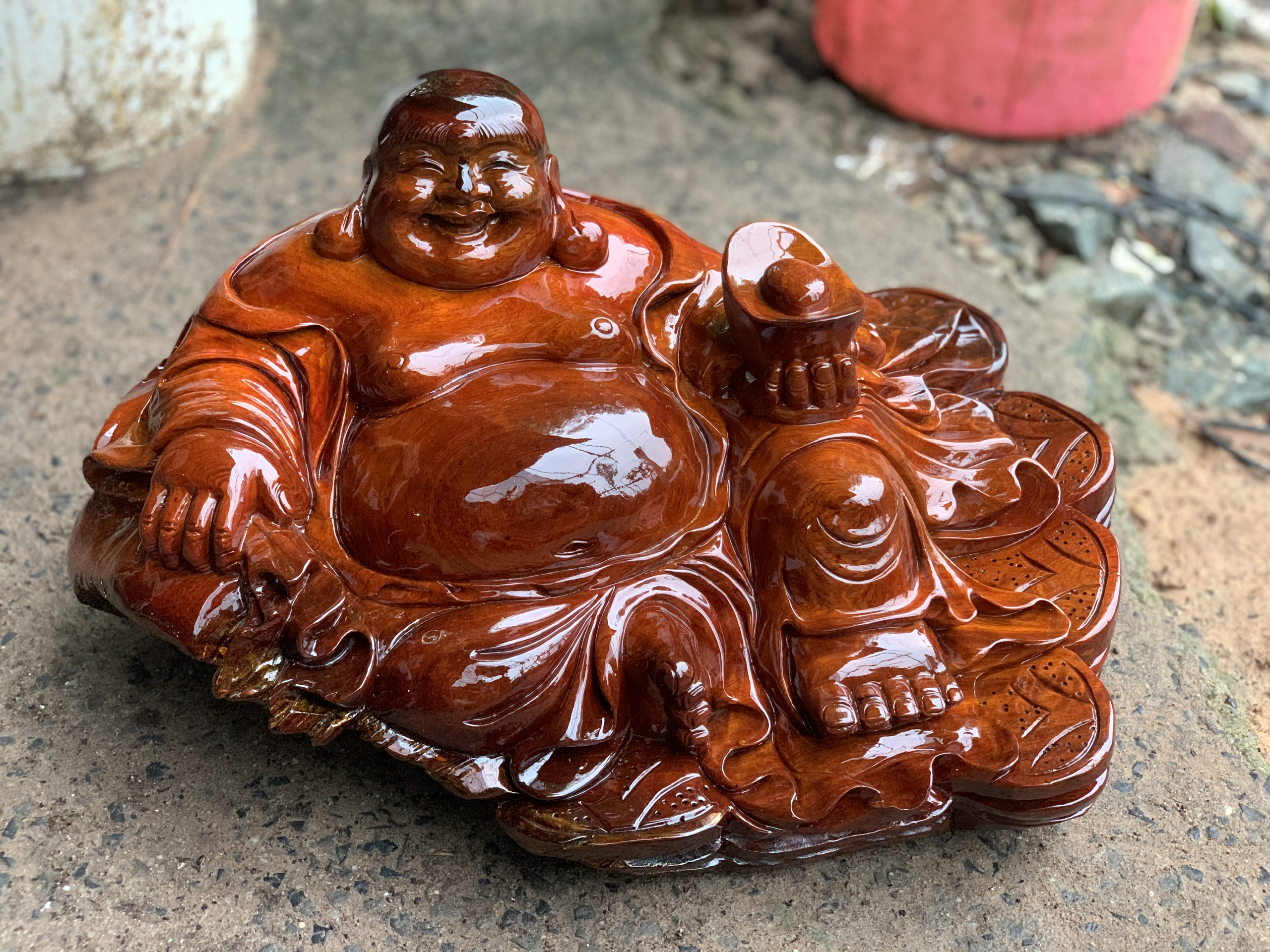 Tượng Di lặc gỗ Hương Gia Lai