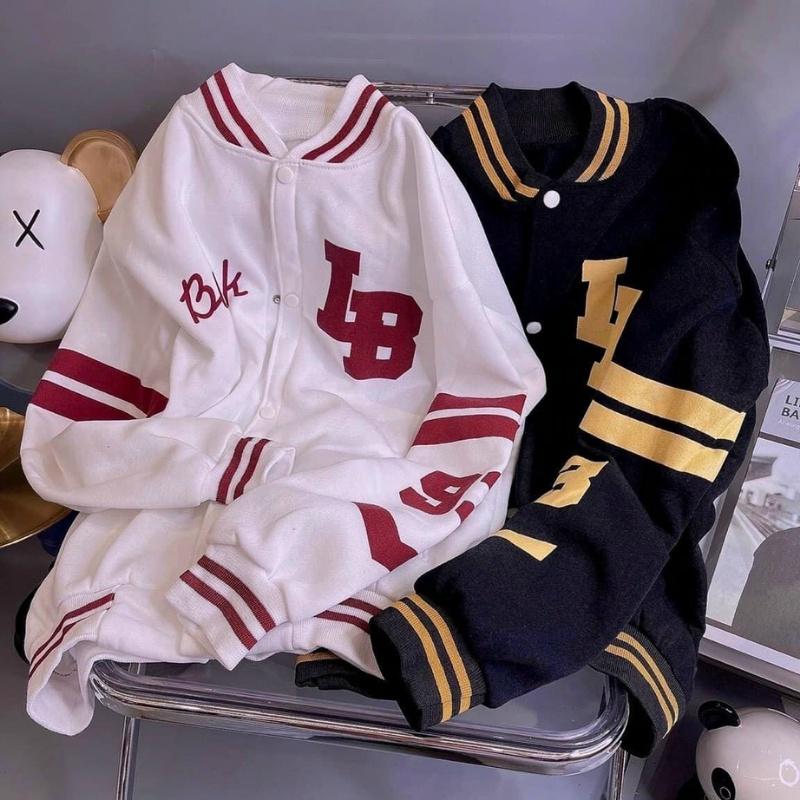 Áo khoác bomber nỉ bông nam nữ unisex gió jacket cúc bấm form rộng local brand ulzzang phong cách hàn quốc đep Chữ LB