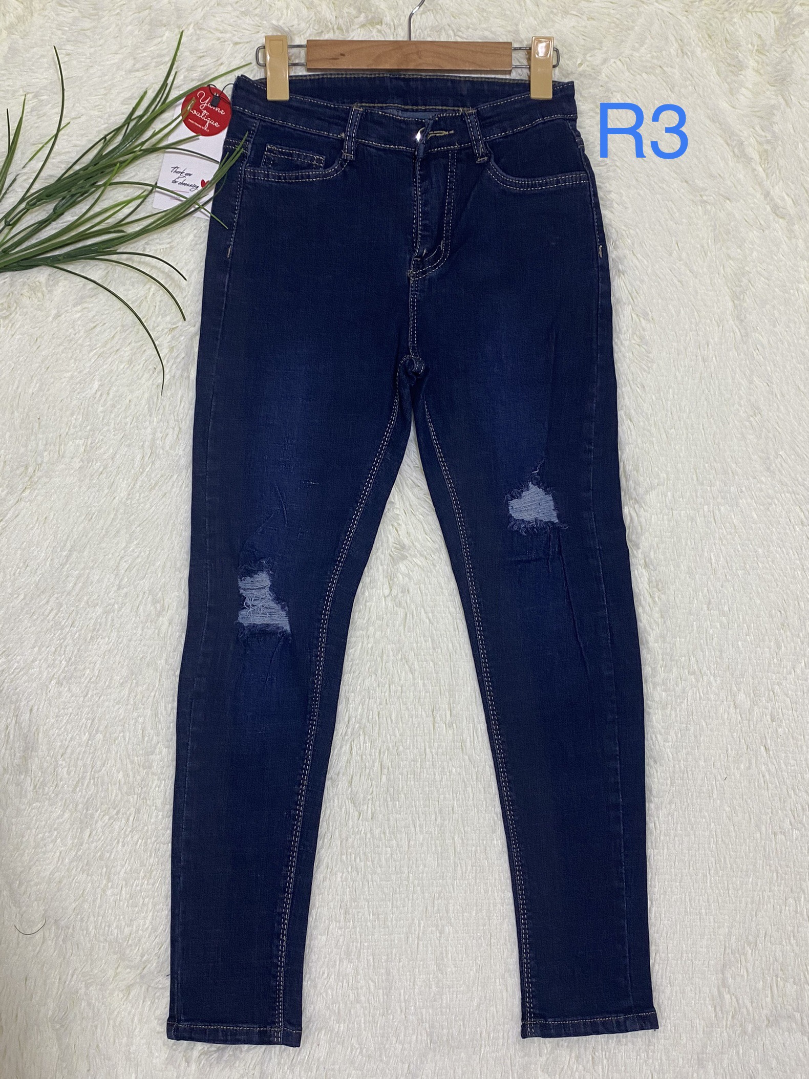 Quần dài jean nữ rách gối  có size 26-31. Vải dày và co giãn. YUME JEAN BIGSIZE.