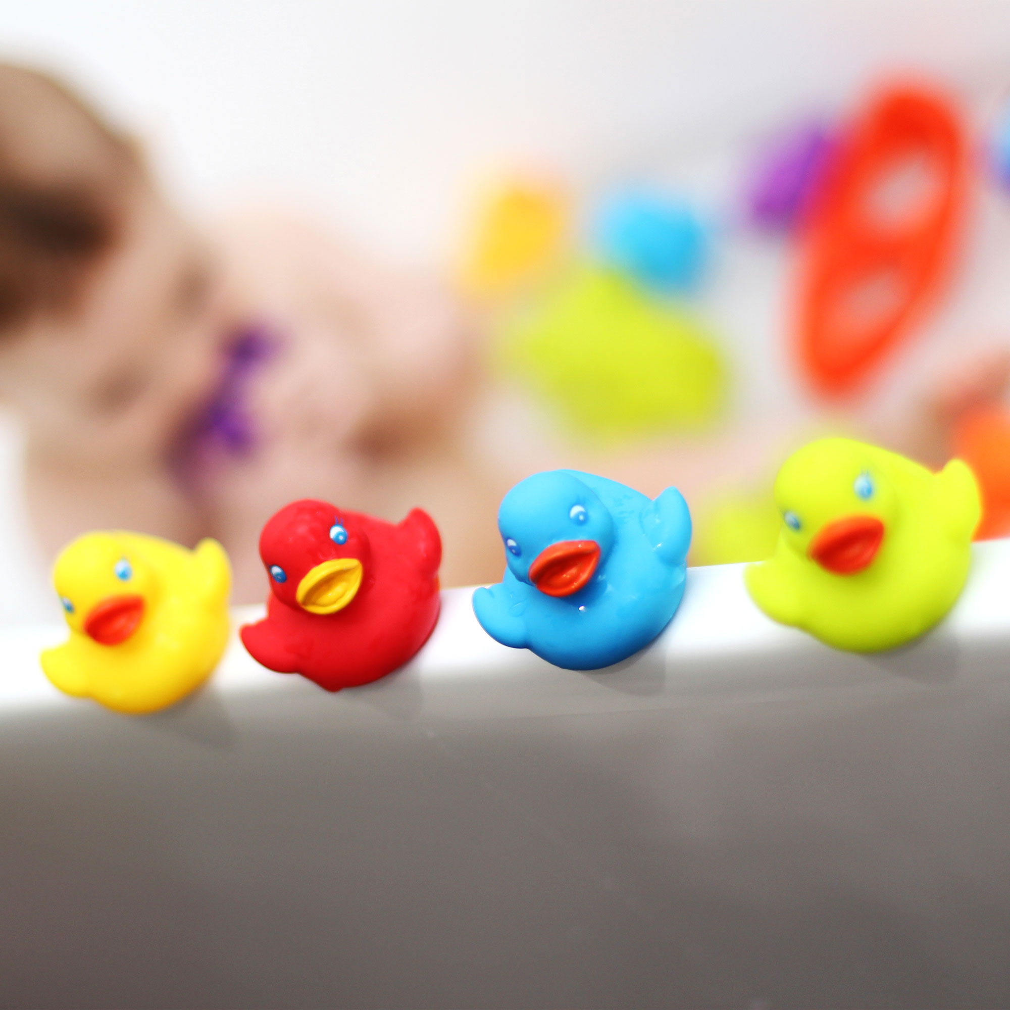 Đồ Chơi Tắm Đàn Vịt Con Rực Rỡ Duckie Playgro, Cho Bé Từ 6 Tháng