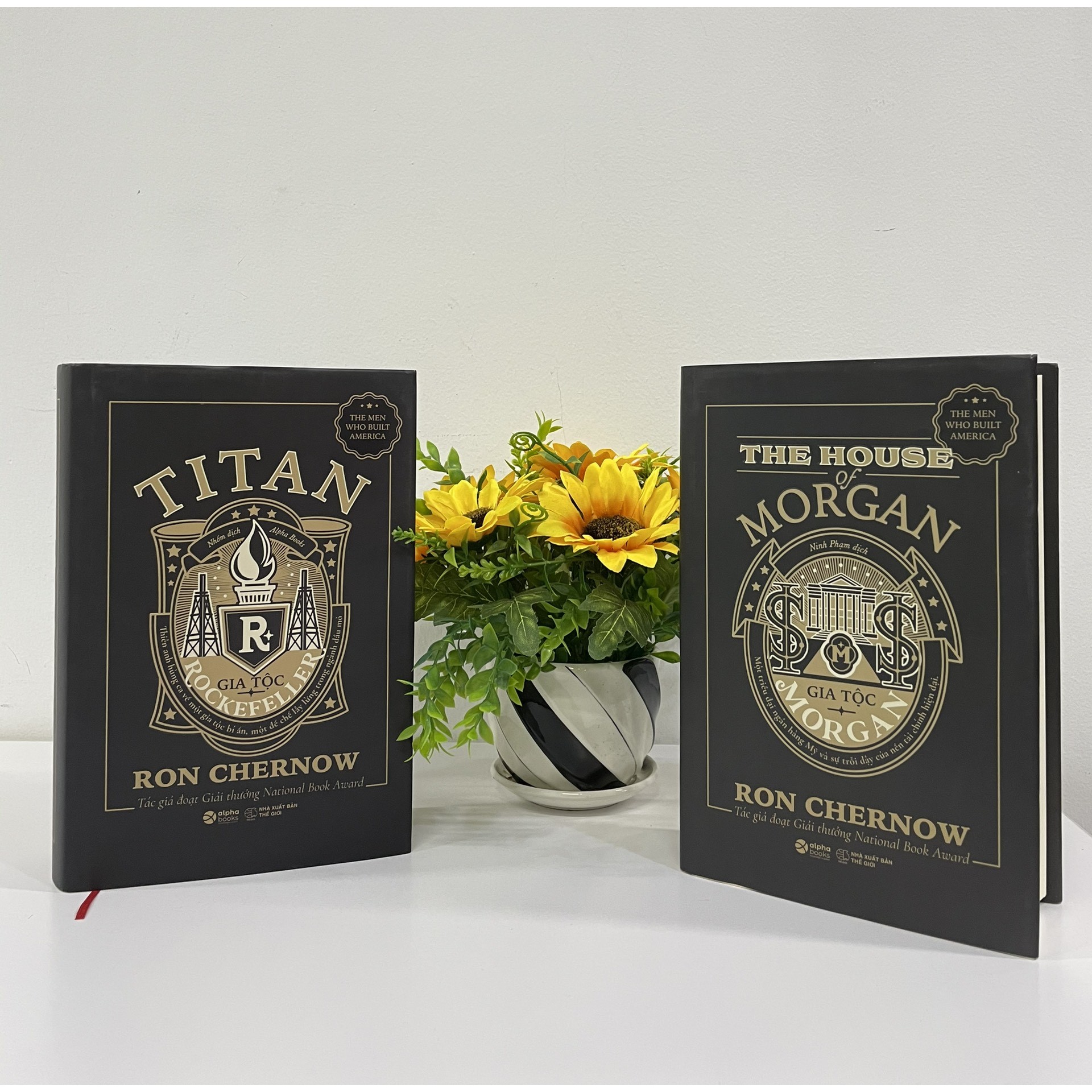 Trạm Đọc Official |  Bộ 2 Cuốn Về Hai Gia Tộc Lừng Lẫy : Gia Tộc Morgan + TiTan - Gia Tộc Rockefeller (Bìa Đen)