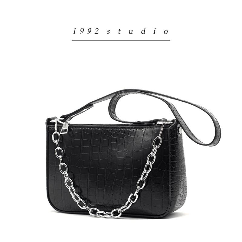 Túi xách nữ/ 1992 s t u d i o/ BASIC CHAIN BAG/  màu đen giá rẻ kẹp nách cá tính